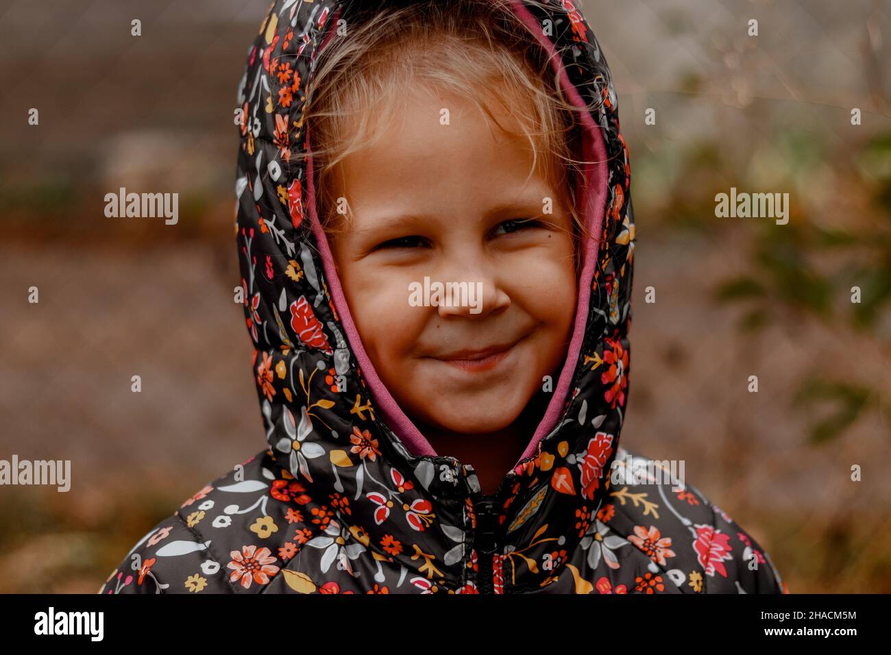 Babyjacke -Fotos und -Bildmaterial in hoher Auflösung – Alamy