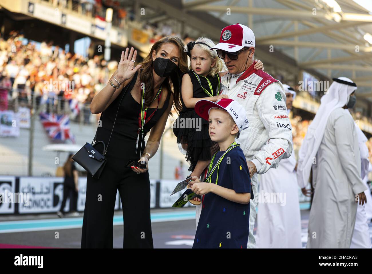 RAIKKÖNEN Kimi (FIN), Alfa Romeo Racing ORLEN C41, Minttu Virtanen und ihre Kinder Robin und Rianna während des Formel 1 Etihad Airways Abu Dhabi Grand Prix 2021, 22th Lauf der FIA Formel 1 Weltmeisterschaft 2021 vom 10. Bis 12. Dezember 2021 auf dem Yas Marina Circuit, In Yas Island, Abu Dhabi - Foto: Antonin Vincent/DPPI/LiveMedia Stockfoto