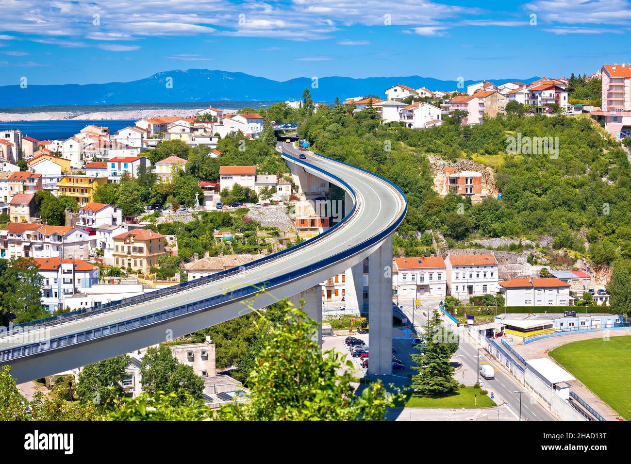 Stadt Crikvenica und Straßenviadukt Blick, Kvarner-Region von Kroatien Stockfoto