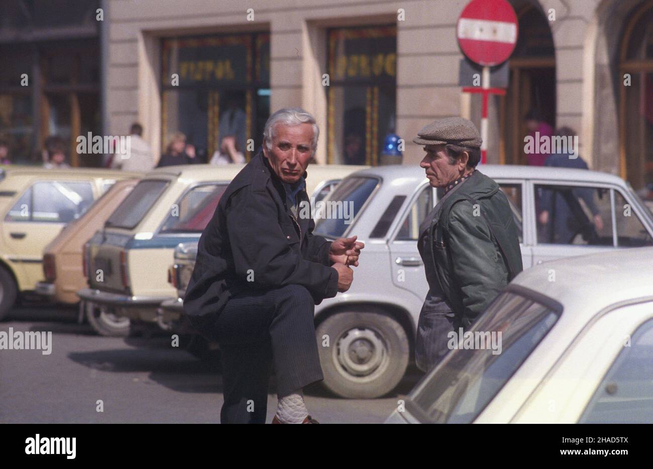 Kraków 04,1988. ¯ycie codzienne miasta. wb PAP/Jerzy Ochoñski Dok³adny dzieñ wydarzenia nieustalony. Krakau April 1988. Das tägliche Leben der Stadt. wb PAP/Jerzy Ochonski Termin unbekannt. Stockfoto