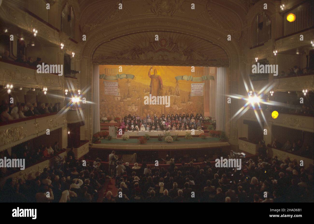 Zwi¹zek Radziecki Moskwa 12.06.1988. Obchody Tysi¹clecia Chrztu Rusi Kijowskiej (5-16 czerwca 1988). Uroczysta akademia w Teatrze Wielkim (Teatr Bolszoj). wb PAP/Jerzy Ochoñski Sowjetunion Moskau 12. Juni 1988. Zeremonien anlässlich des Millenniums der Taufe der Kiewer Rus (5-16. Juni 1988). Eine Galazeremonie im Großen Theater (Bolschoi Theater). wb PAP/Jerzy Ochonski Stockfoto