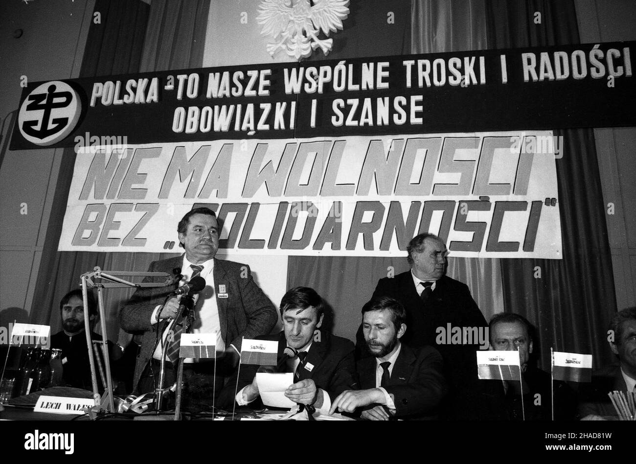Stettin 1989-02. Przewodnicz¹cy NSZZ 'Solidarnoœæ' Lech Wa³êsa (C) w Szczecinie. ju/bpt PAP/CAF-Jerzy Undro Stockfoto