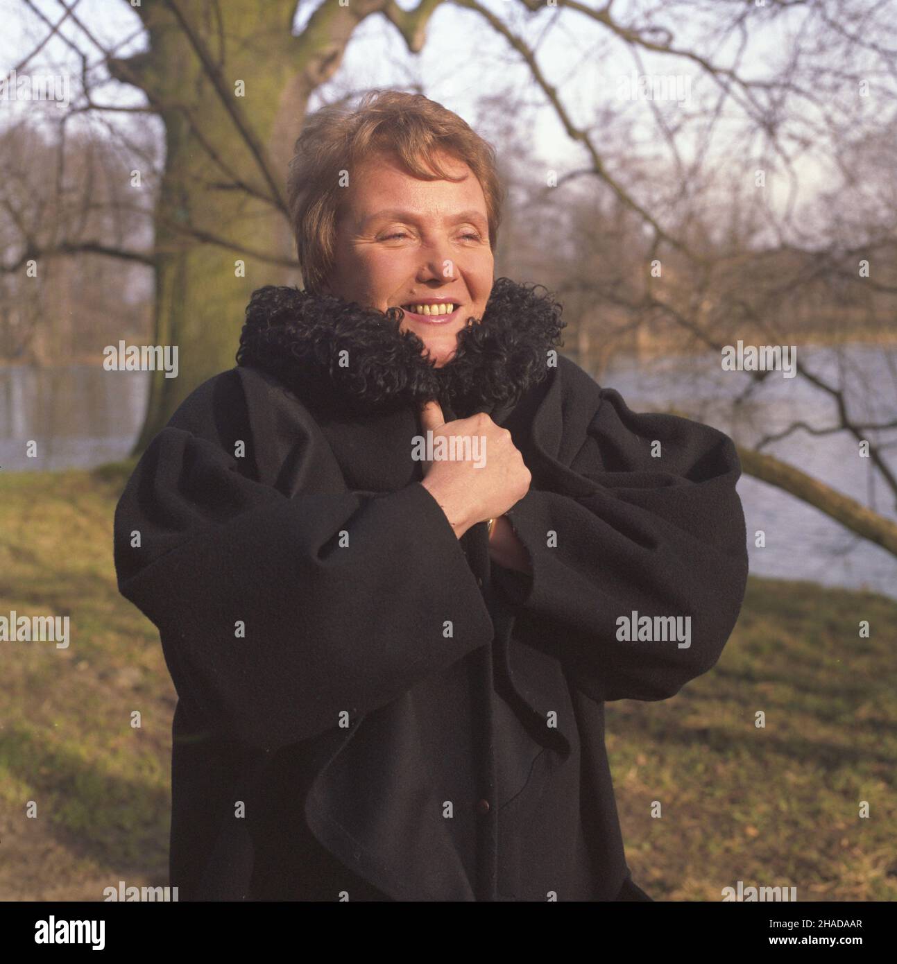 Warszawa 01,1990. Minister kultury i sztuki w rz¹dzie Tadeusza Mazowieckiego, re¿yser teatralny i filmowy Izabela Cywiñska. wb PAP/Ireneusz Sobieszczuk Jan Bogacz Dok³adny dzieñ wydarzenia nieustalony. Warschau, Januar 1990. Minister für Kultur und Kunst in der Regierung von Tadeusz Mazowiecki, Theater- und Filmregisseurin Izabela Cywinska. wb PAP/Ireneusz Sobieszczuk Jan Bogacz Veranstaltungstag unbekannt. Stockfoto