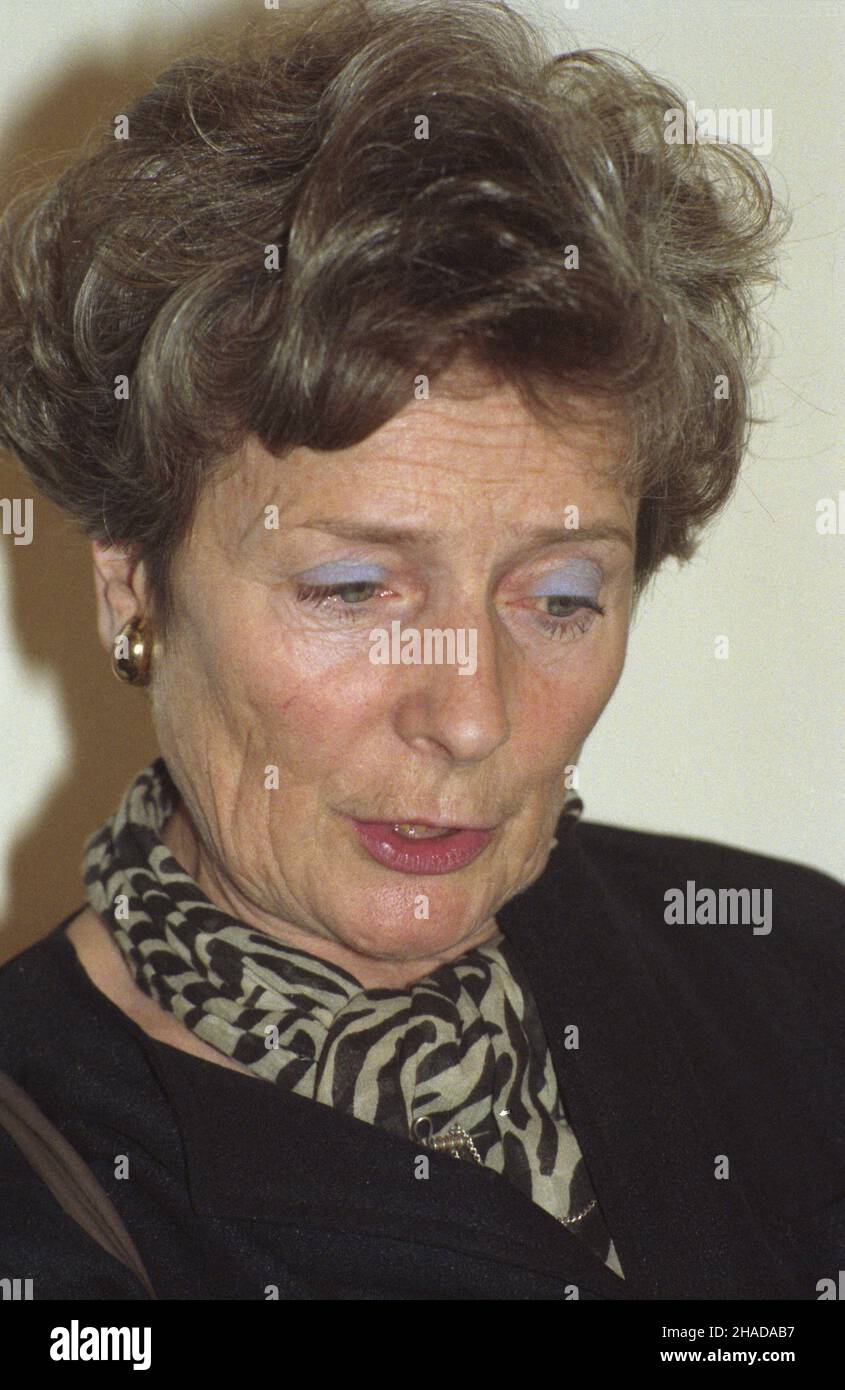 Warszawa 01,1990. Wicemarsza³ek Sejmu z ramienia Obywatelskiego Klubu Parlamentarnego Olga Krzy¿anowska. wb PAP/Tadeusz ZagoŸdziñski Dok³adny dzieñ wydarzenia nieustalony. Warschau, Januar 1990. Stellvertretende Sejm-Sprecherin des Bürgerlichen Parlamentarischen Caucus Olga Krzyzanowska. wb PAP/Tadeusz Zagozdzinski Veranstaltungstag unbekannt. Stockfoto