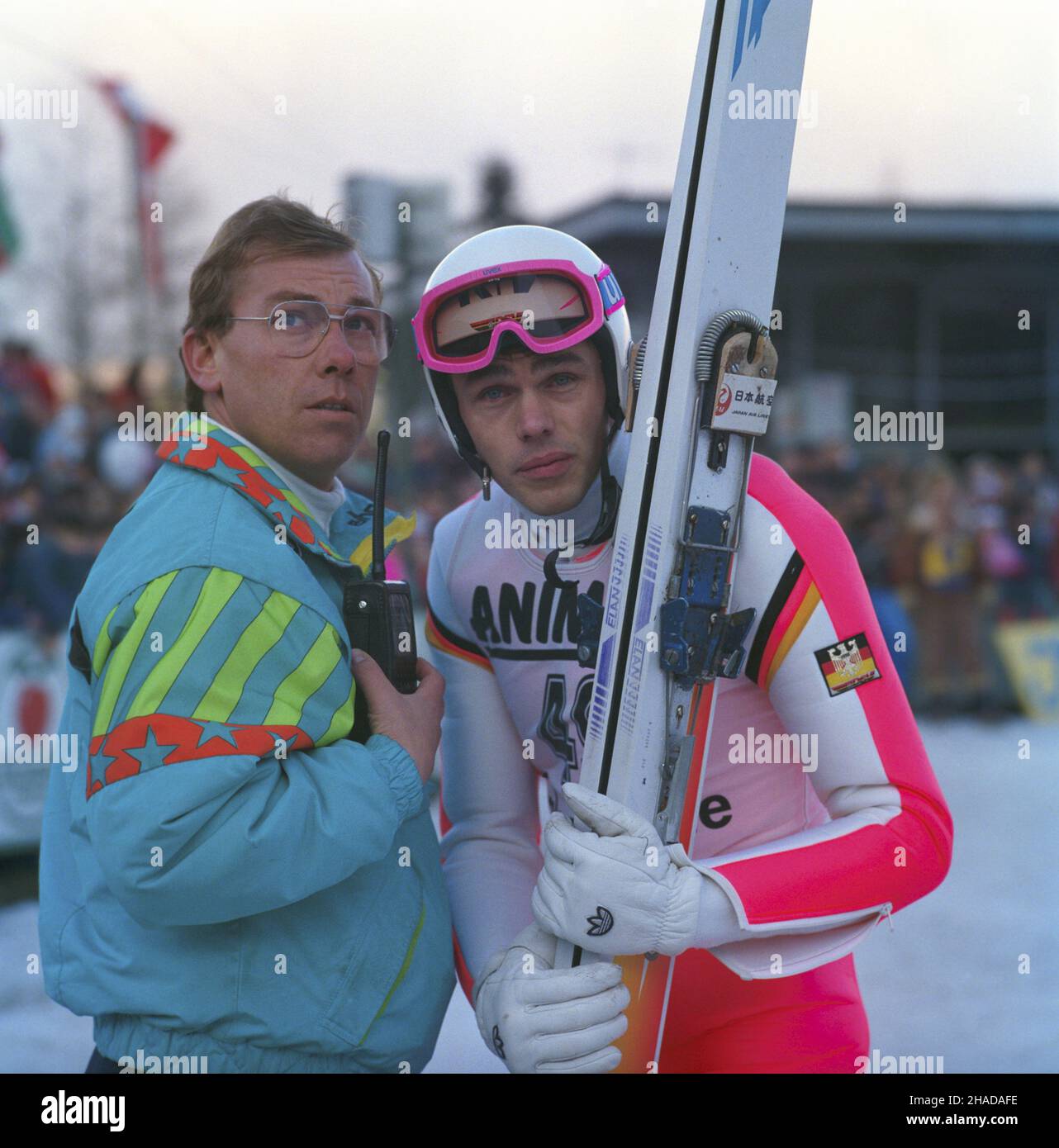 Zakopane 17.01.1990. Puchar Œwiata w skokach narciarskich na Wielkiej Krokwi. NZ. m.in. Skoczek z RFN Thomas Klauser. wb PAP/Jerzy Ochoñski Zakopane, 17. Januar 1990. Skisprung-Weltcup auf dem Wielka Krokiew Berg. Im Bild: Konkurrent aus der Bundesrepublik Deutschland Thomas Klauser. wb PAP/Jerzy Ochonski Stockfoto