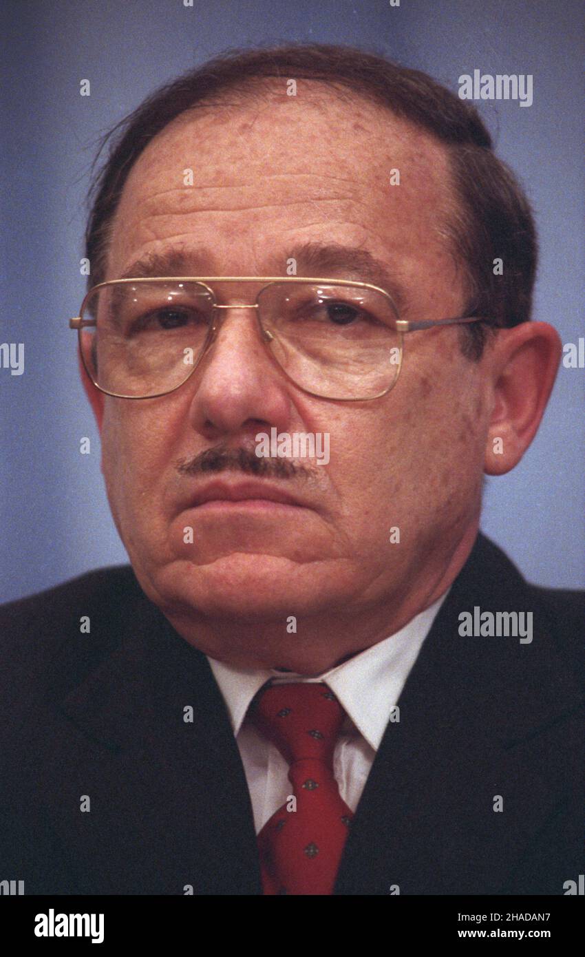 Warszawa 27.02.1990. Wizyta ministra spraw zagranicznych Izraela Mosze Arensa w Polsce. NZ. szef sekcji Interesów Izraela w Warszawie (ambasador) Mordechai David Palzur. wb PAP/Ireneusz Sobieszczuk Warschau, Den 27. Februar 1990. Israels Außenminister Moshe Arens besucht Polen. Im Bild: Leiter der Sektion der Interessen Israels in Warschau (Botschafter) Mordechai David Palzur. wb PAP/Ireneusz Sobieszczuk Stockfoto