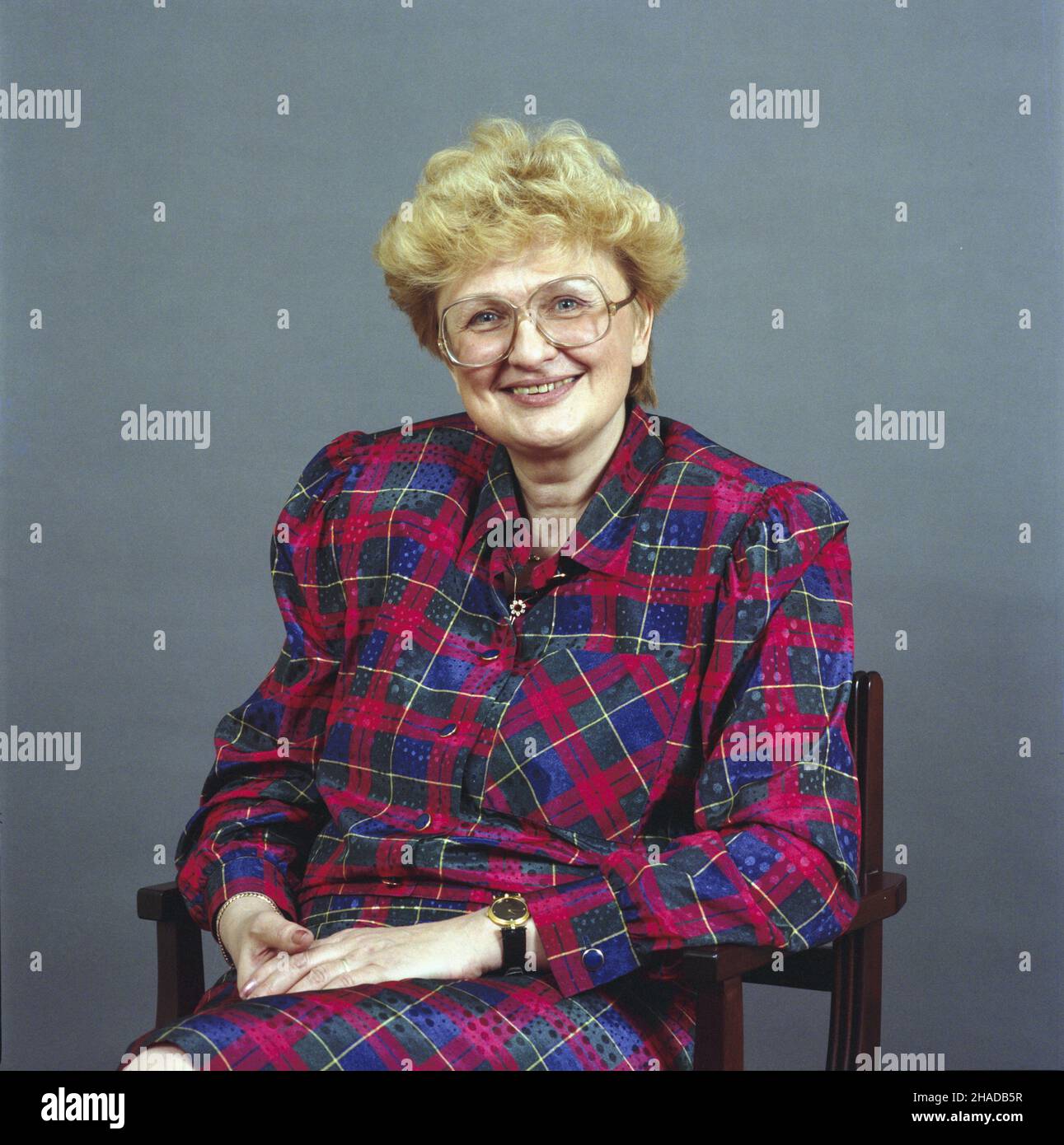 Warszawa 04,1990. Rzecznik praw obywatelskich profesor Ewa £êtowska. wb PAP/Grzegorz Rogiñski Jan Bogacz Dok³adny dzieñ wydarzenia nieustalony. Warschau, April 1990. Ombudsperson, Professor Ewa Letowska. wb PAP/Grzegorz Roginski Jan Bogacz Veranstaltungstag unbekannt. Stockfoto