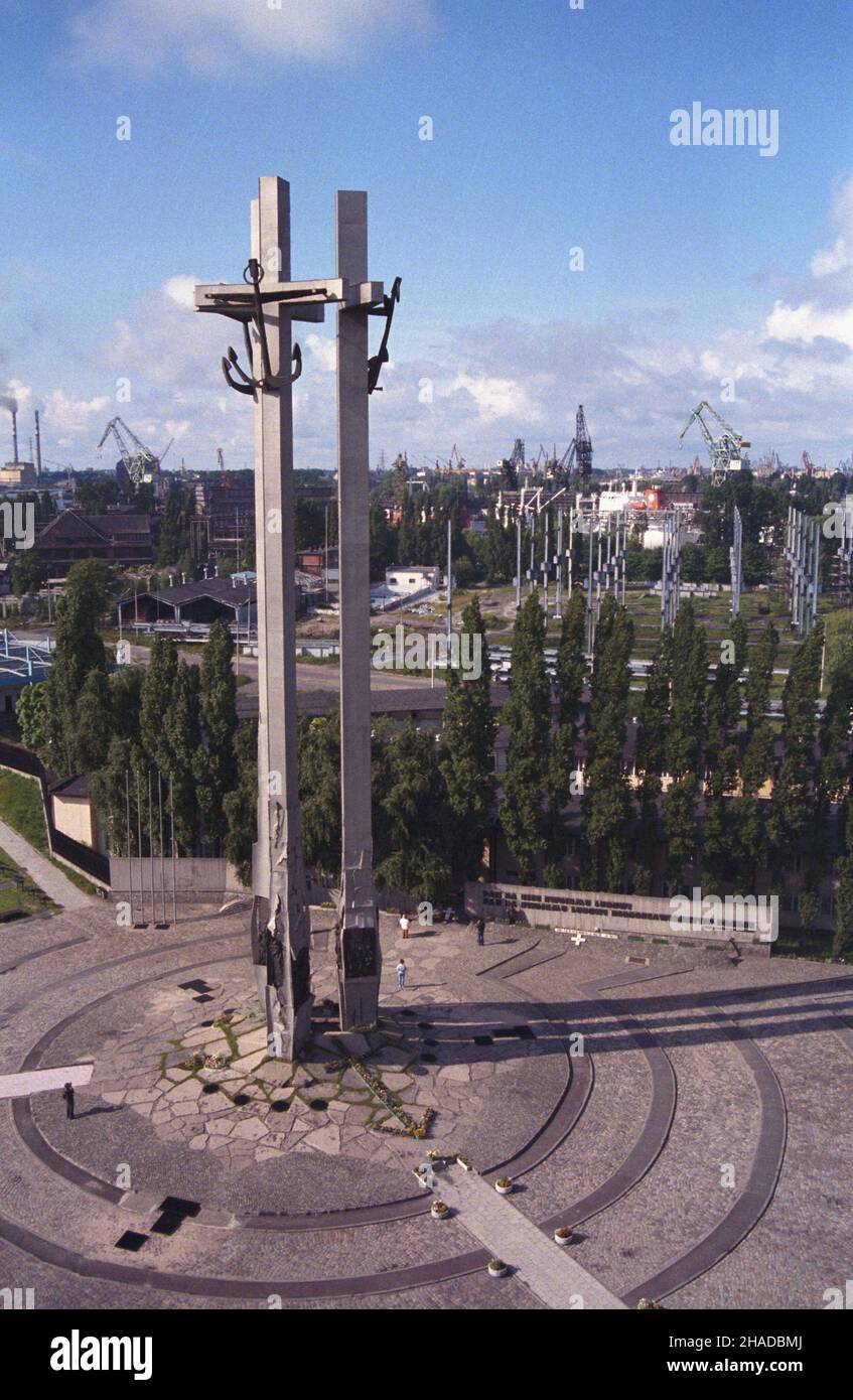 Gdañsk 06,1990. Pomnik Poleg³ych Stoczniowców 1970 na placu przed Stoczni¹ Gdañsk¹. wb PAP/Jan Bogacz Dok³adny dzieñ wydarzenia nieustalony. Danzig, Juni 1990. Das Denkmal für die gefallenen Werftarbeiter auf dem Platz vor der Danziger Werft. wb PAP/Jan Bogacz Veranstaltungstag unbekannt Stockfoto