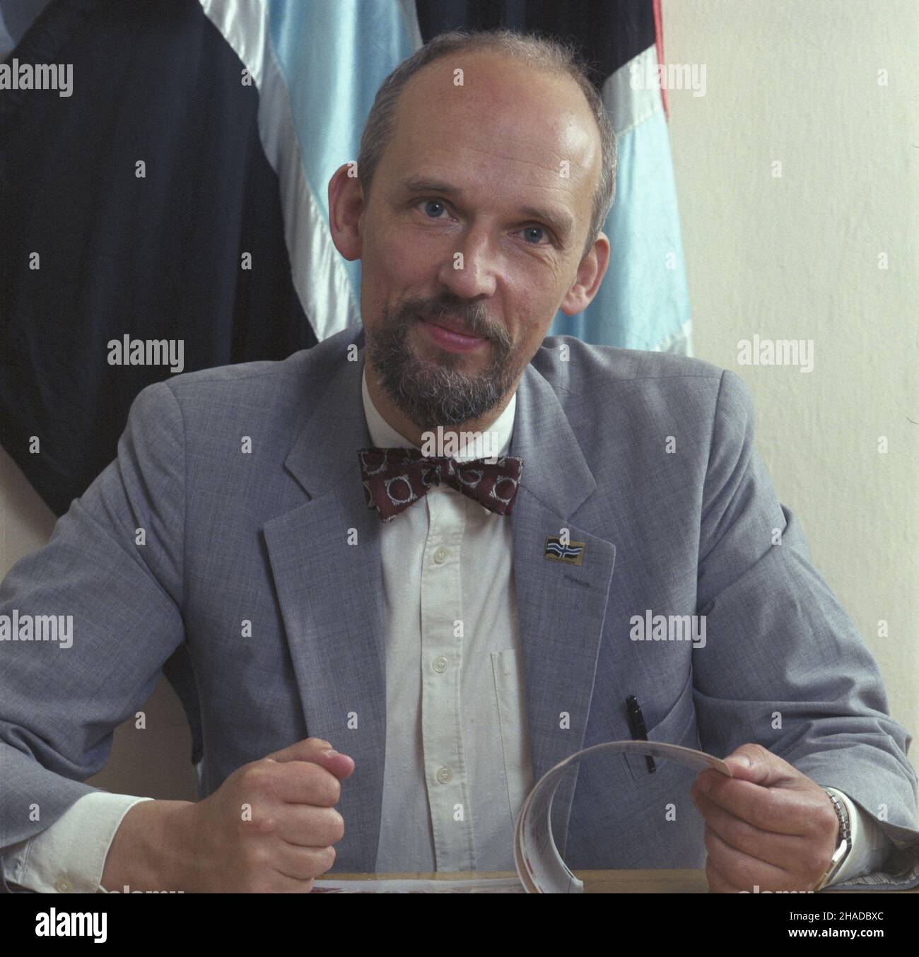 Warszawa 07,1990. Prezes Unii Polityki Realnej Janusz Korwin-Mikke. wb PAP/Ireneusz Sobieszczuk Jan Bogacz Dok³adny dzieñ wydarzenia nieustalony. Warschau, Juli 1990. Präsident der Real Politics Union Janusz Korwin-Mikke. wb PAP/Ireneusz Sobieszczuk Jan Bogacz Veranstaltungstag unbekannt. Stockfoto