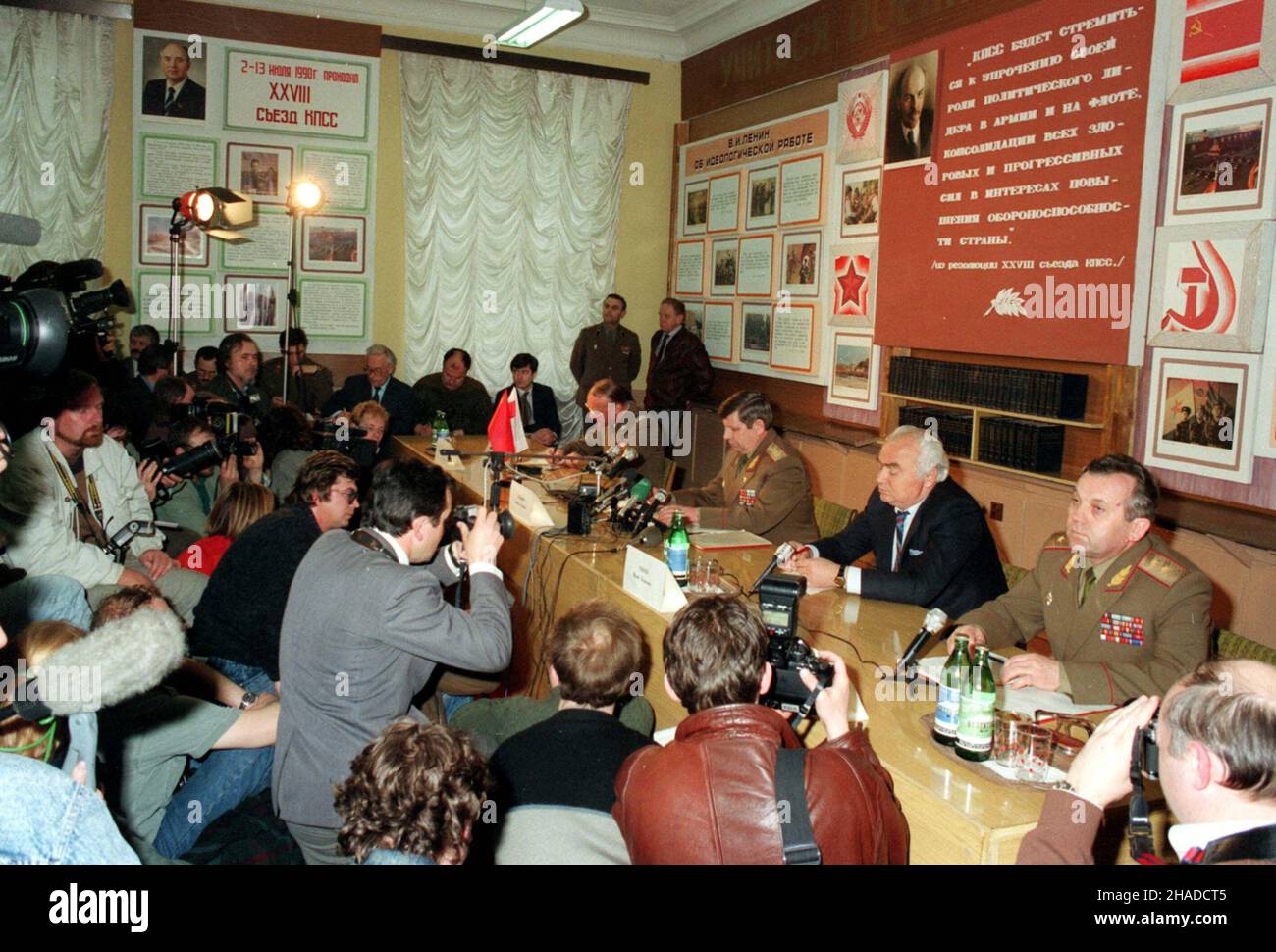 Borne-Sulinowo, 9.04.1991 r. Jednostki Armii Radzieckiej opuszczaj¹ garnizon w Bornem-Sulinowie PAP/Jerzy Undro /BP/ Stockfoto