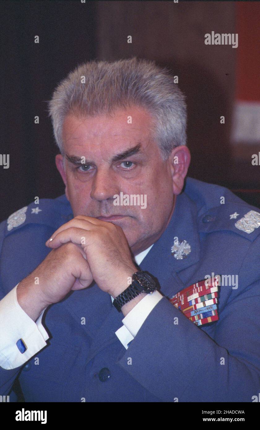 Warszawa 05,1991. Genera³ Roman Misztal, ostatni szef Zarz¹du II Sztabu Generalnego Wojska Polskiego. mw PAP/Jan Morek Dok³adny dzieñ wydarzenia nieustalony. Warschau, Mai 1991. General Roman Misztal, der letzte Leiter des II. Vorstandes des Generalstabs der Polnischen Armee. mw PAP/Jan Morek Veranstaltungstag unbekannt Stockfoto