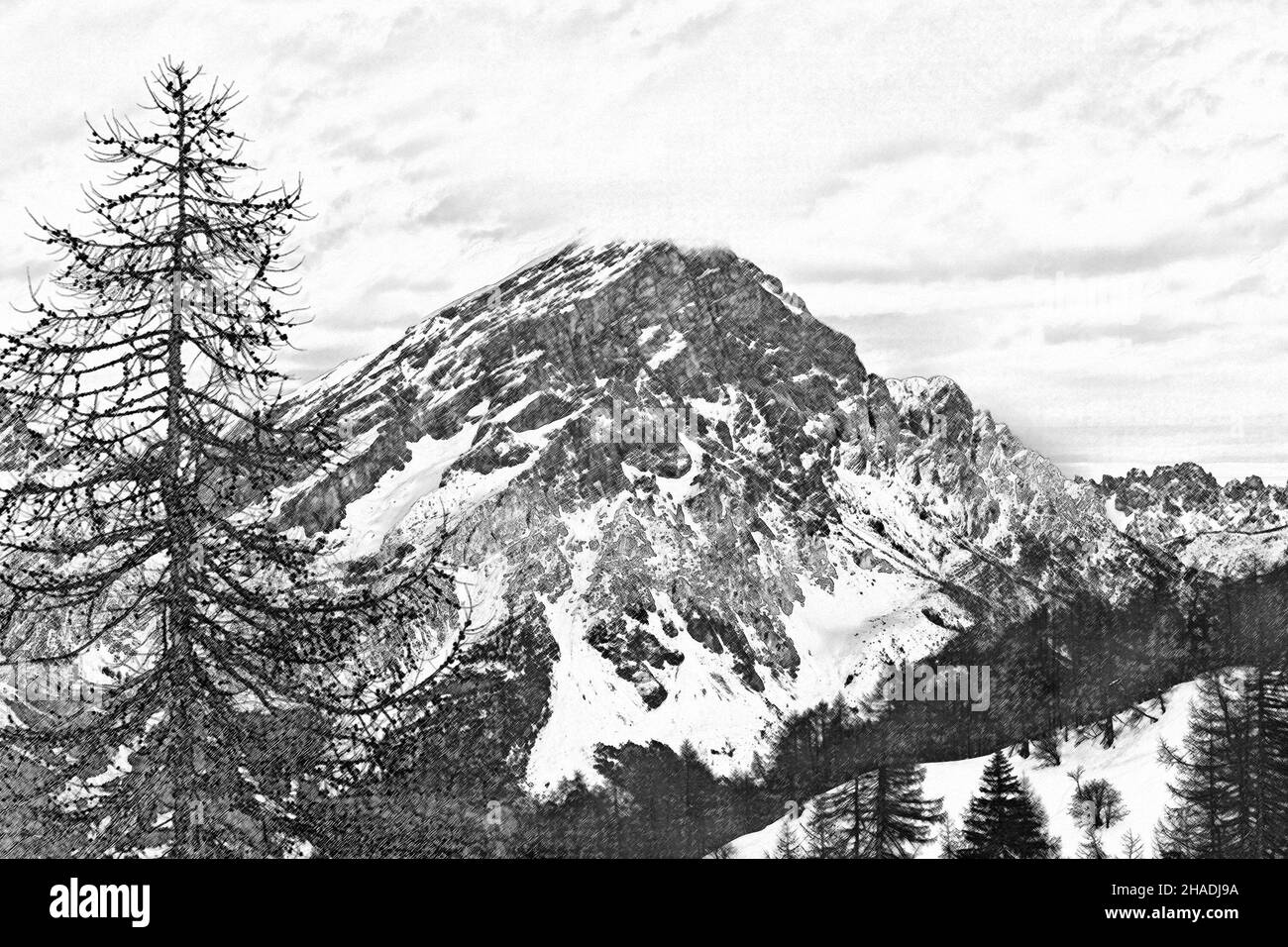 Illustration mit Holzkohlentechnik des Berges Antelao bei winterlichen Bedingungen Stockfoto