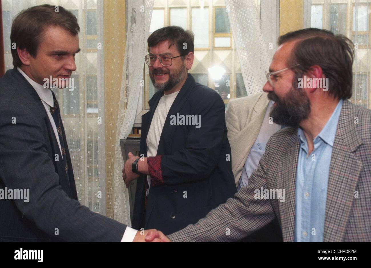 Podanie reki Fotos und Bildmaterial in hoher Auflösung Alamy