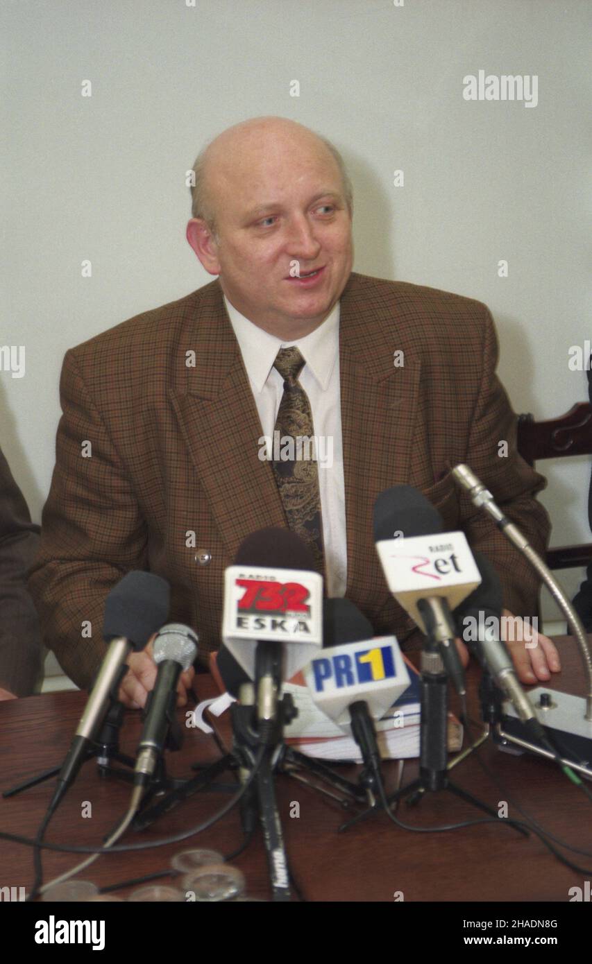 Warszawa 11,1993. Konferenzcja prasowa marsza³ka Sejmu RP Józefa Oleksego. wb PAP/Piotr Gêsicki Dok³adny dzieñ wydarzenia nieustalony. Warschau, November 1993. Eine Pressekonferenz des polnischen Sejm-Sprechers Jozef Oleksy. wb PAP/Piotr Gesicki Veranstaltungstag unbekannt Stockfoto
