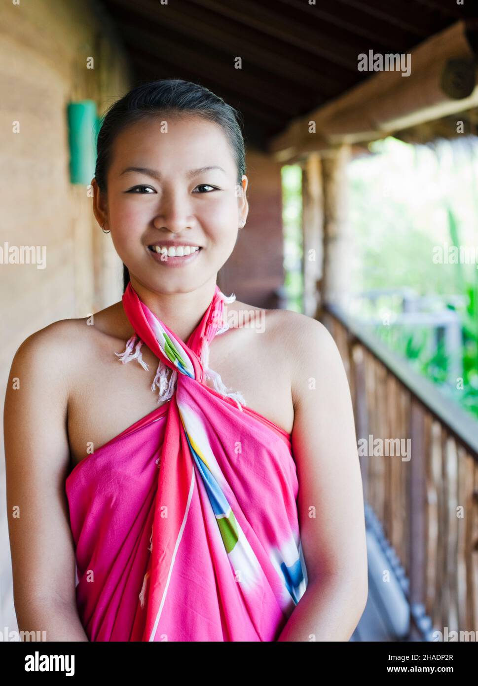 Ein Porträt eines Spa-Therapeuten im Spa im Six Senses Hideaway Yao Noi, Koh Yao Noi, Thailand. Stockfoto
