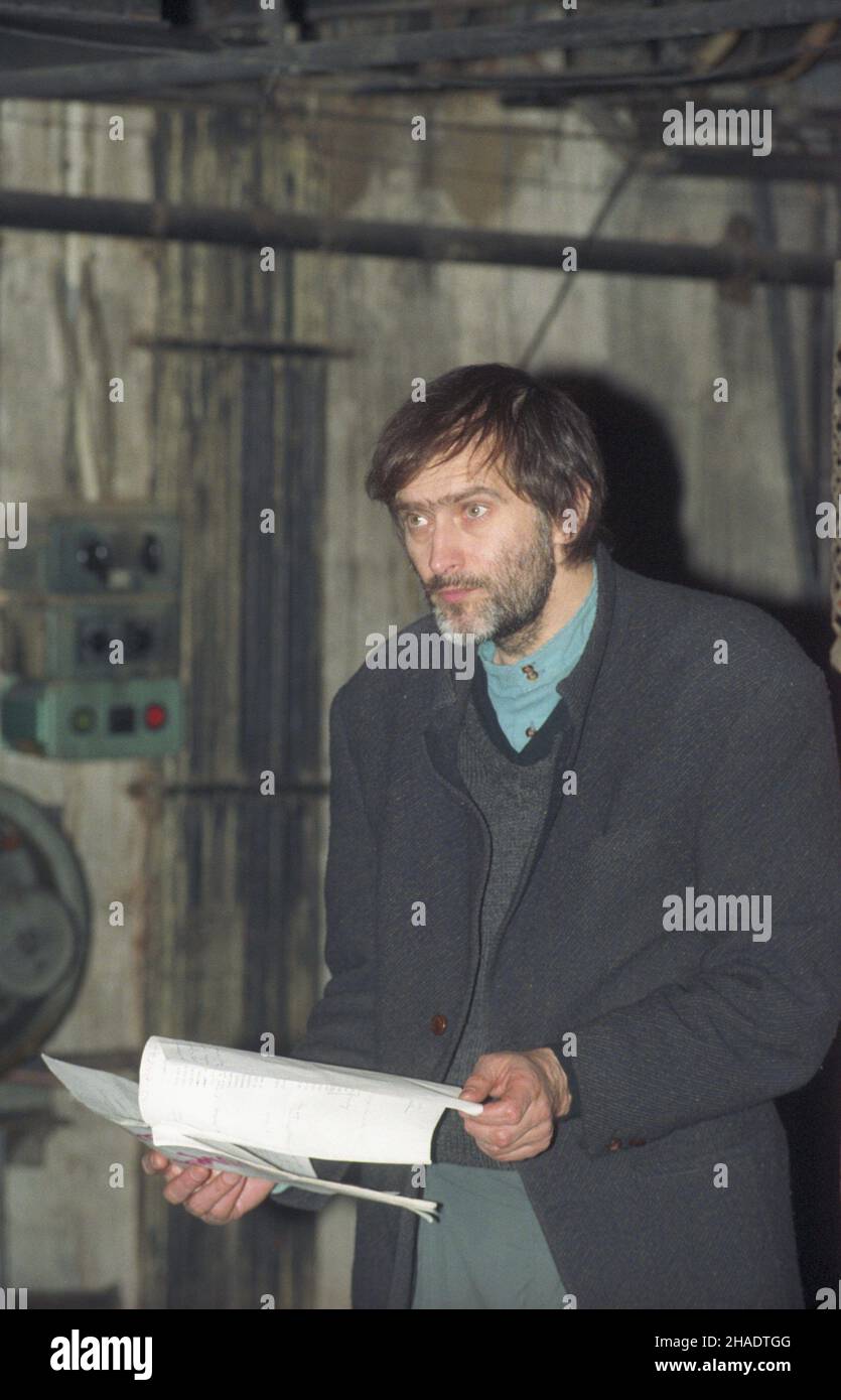 Wroc³aw 02,1994. Teatr Polski. Próba spektaklu pt. Z³owiony Tadeusza Ró¿ewicza w re¿. Jerzego Grzegorzewskiego. NZ. aktor Olgierd £ukaszewicz. ka PAP/Adam Hawa³ej Dok³adny dzieñ wydarzenia nieustalony. Breslau, Polen, Februar 1994. Schauspieler Olgierd Lukaszewicz während der "cought-Reconstruction"-Probe, einem Theaterstück von Tadeusz Rozewicz, Regie: Jerzy Grzegorzewski im Polski Theatre in Breslau. PAP/ADAM HAWALEJ Stockfoto