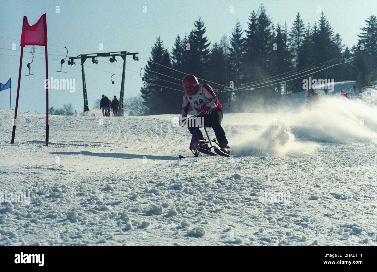 Wis³a 16.02.1994. Mistrzostwa Œwiata w Skibobach juniorów i seniorów. NZ. Zawodnik Peter Schark. js PAP/Stanis³aw Jakubowski Wisla 16. Februar 1994. Junioren-/Seniorenweltmeisterschaften. Im Bild: Konkurrent Peter Schark. js PAP/Stanislaw Jakubowski Stockfoto