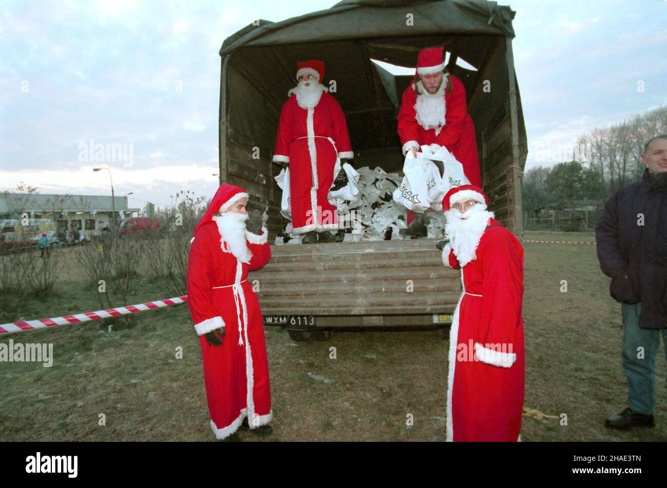 Warszawa, 10.12.1995. Œwi¹teczny festyn na warszawskim torze ³y¿wiarskim Stegny. (herr) PAP/Piotr Teodor Walczak Warschau, 10.12.1995. Weihnachtsveranstaltung auf der Warschauer Eisbahn Stegny. (herr) PAP/Piotr Teodor Walczak Stockfoto