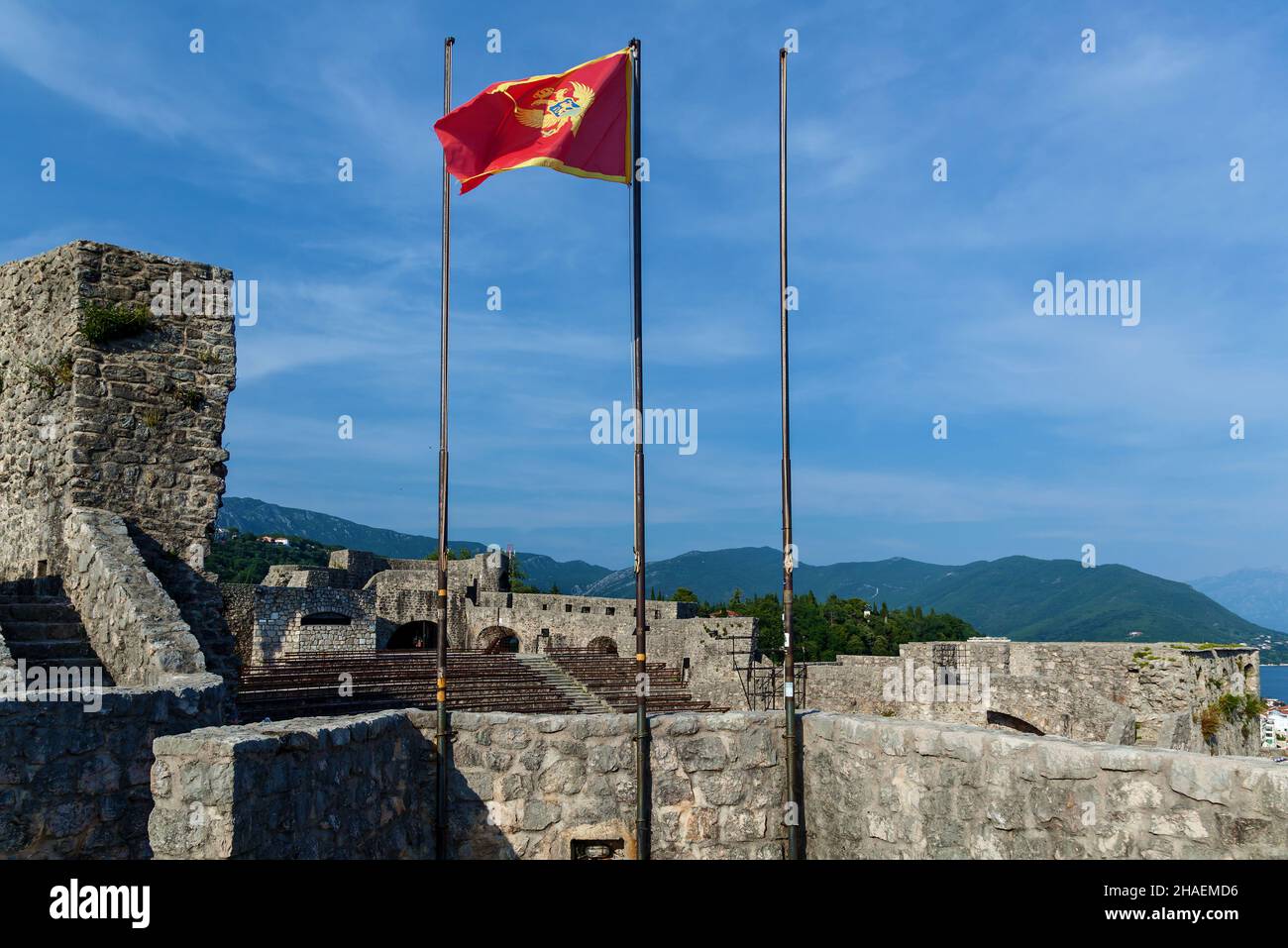 Alte Festung Blutiger Turm, Amphitheater in der Altstadt von Herceg Novi, Montenegro Stockfoto