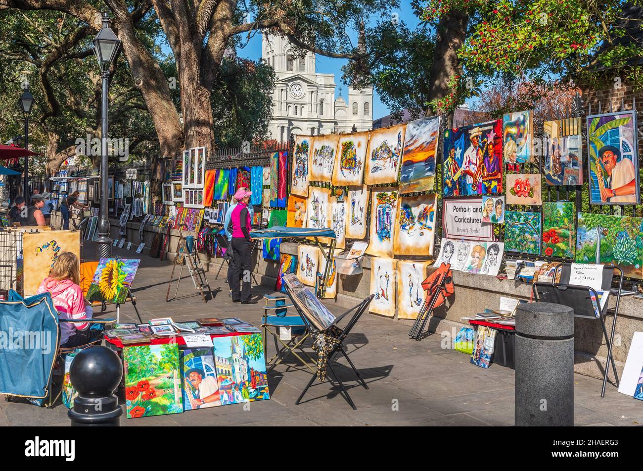Jackson Square New Orleans Bürgersteig Künstler verkaufen ihre Kunst und Kunstwerke an Touristen im French Quarter, New Orleans, Louisiana, USA. Stockfoto