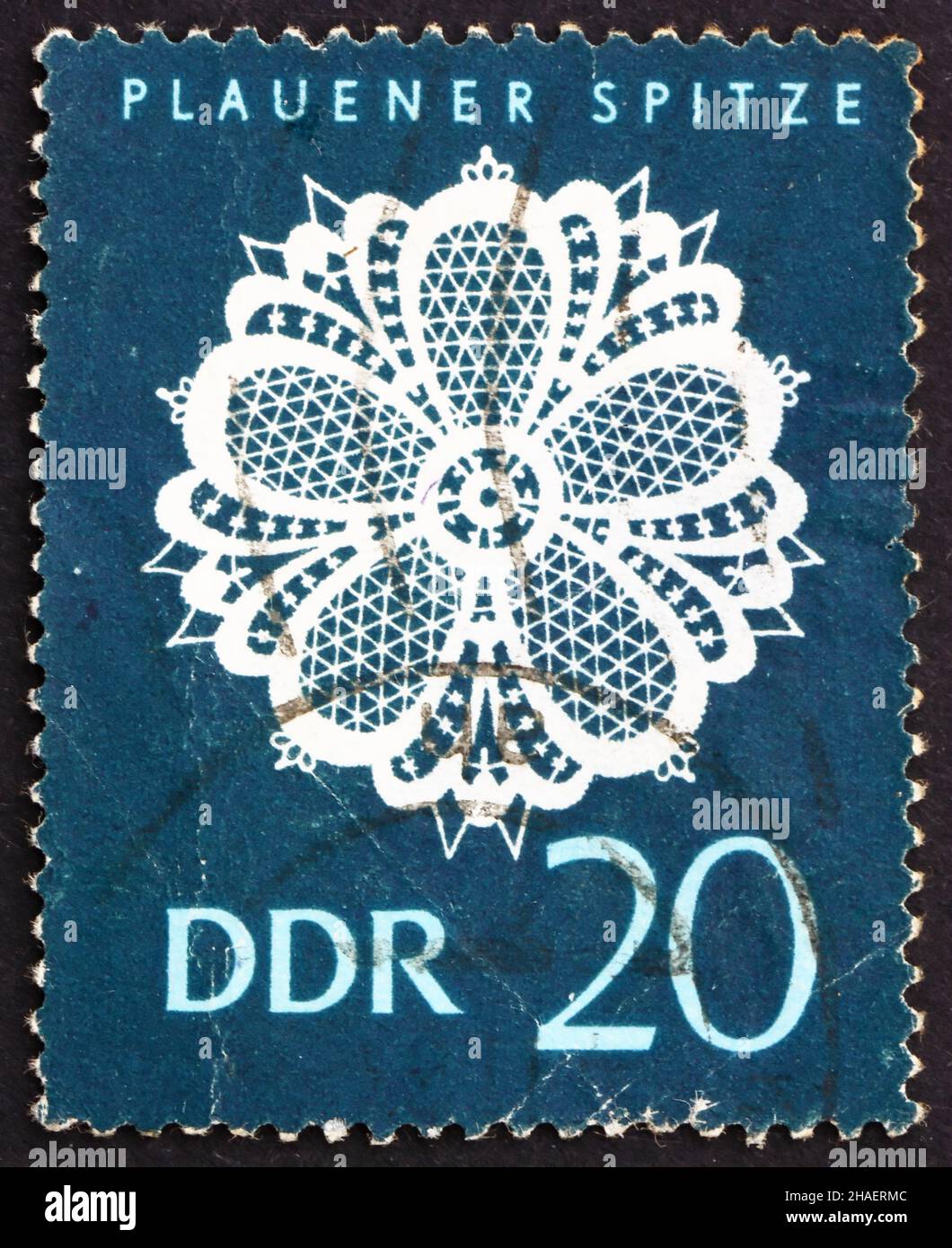 DDR - UM 1966: Eine in der DDR gedruckte Briefmarke zeigt Spitzenmuster, um 1966 Stockfoto