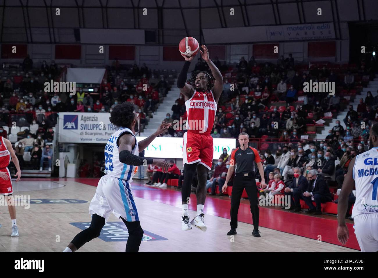 Varese, Italien. 12th Dez 2021. -7 Anthony Beane OpenJobMetis Varese während des LBA Italien Championship Spiels zwischen Openjobmetis Varese und Devi Napoli Basket, in Varese, Italien, am 12. Dezember 2021. Kredit: Unabhängige Fotoagentur/Alamy Live Nachrichten Stockfoto