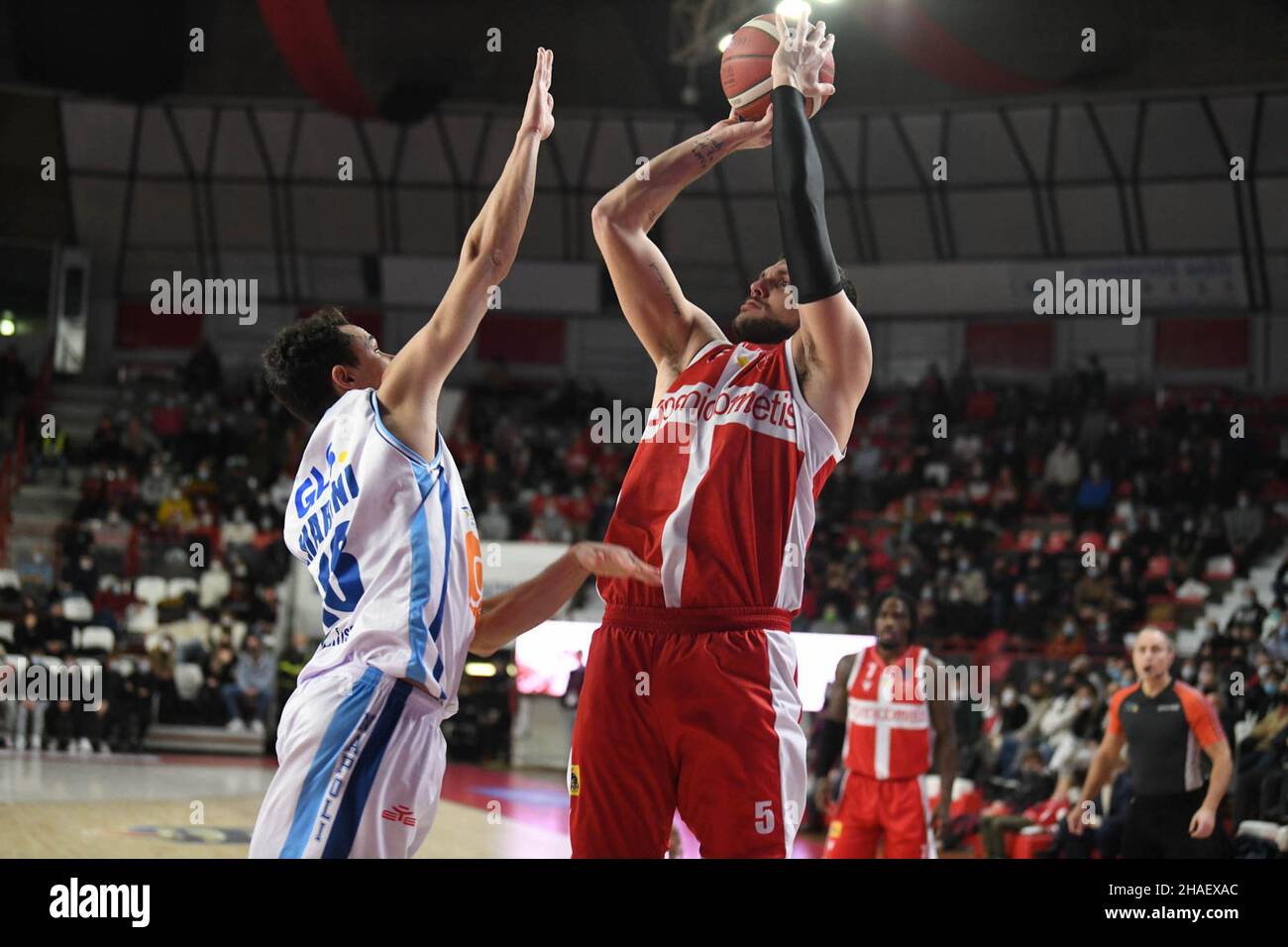 Varese, Italien. 12th Dez 2021. -5 Alessandro Gentile OpenJobMetis Varese während des LBA Italien Championship Spiels zwischen Openjobmetis Varese und Devi Napoli Basket, in Varese, Italien, am 12. Dezember 2021. Kredit: Unabhängige Fotoagentur/Alamy Live Nachrichten Stockfoto