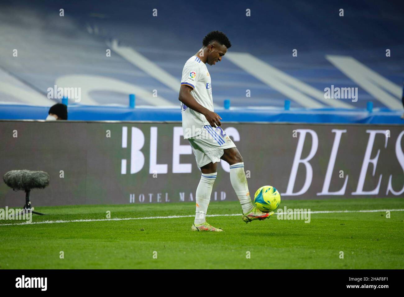 Madrid, Spanien. 12th Dez 2021. Vinicius, vorne von Real Madrid CF, während der LaLiga Santander Runde 17 gegen Atletico de Madrid in Santiago Bernabeu. (Foto: Ivan Abanades Medina Credit: CORDON PRESS/Alamy Live News Stockfoto