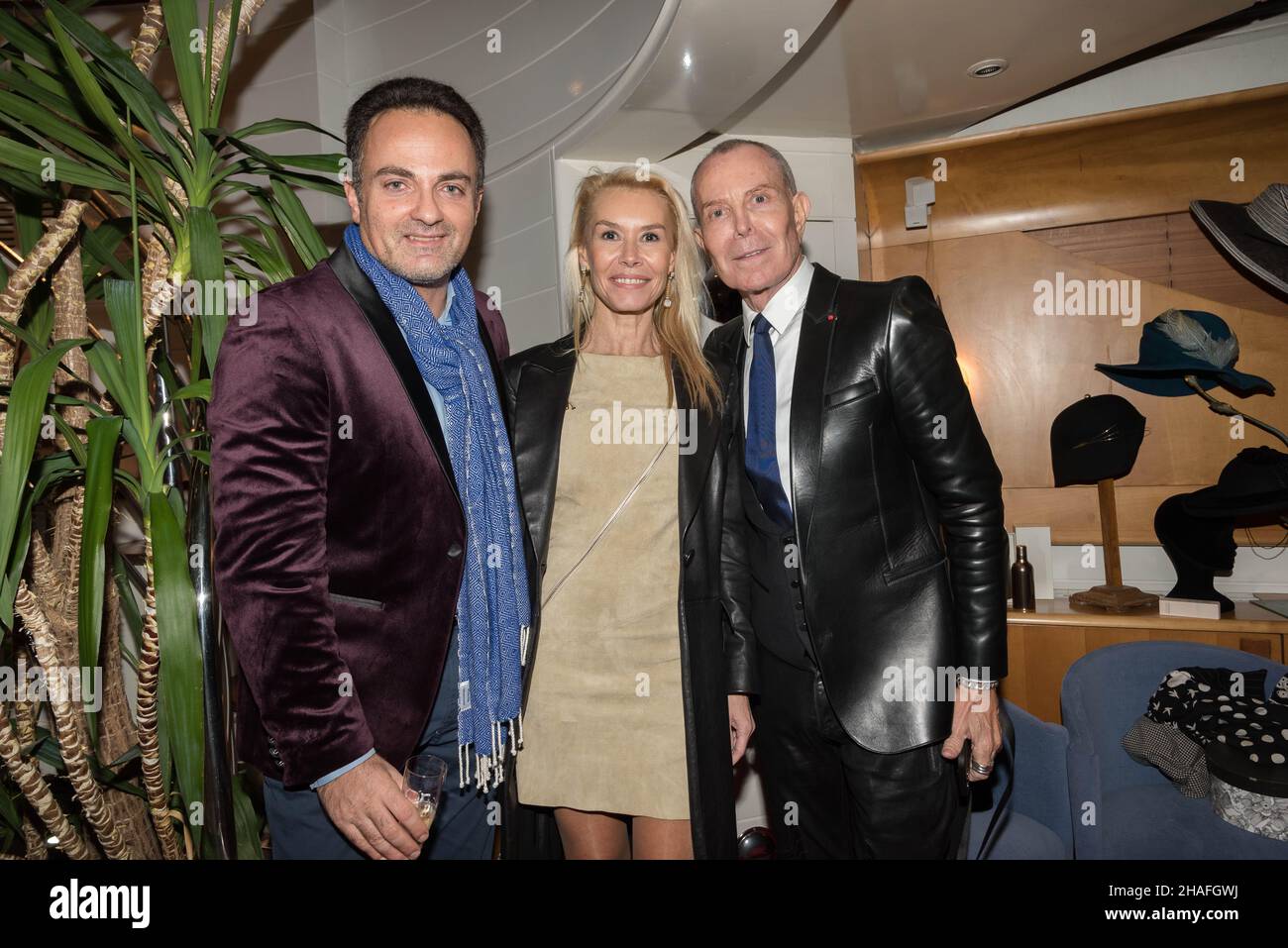 Jean-Claude Jitrois et Fiona Gélin réunis lors du Gala au Profit de l'Association >, organisé par Jérémy Bellet, à Bord du Yacht Joséphine Stockfoto