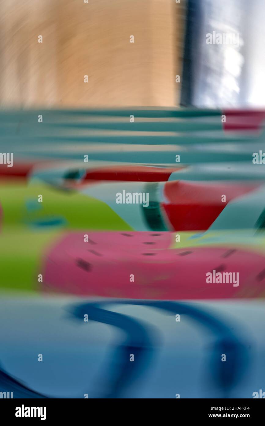 Farbenfrohe Bänder mit weichen Farben, die Landschaft mit ICM-Technik implizieren Stockfoto