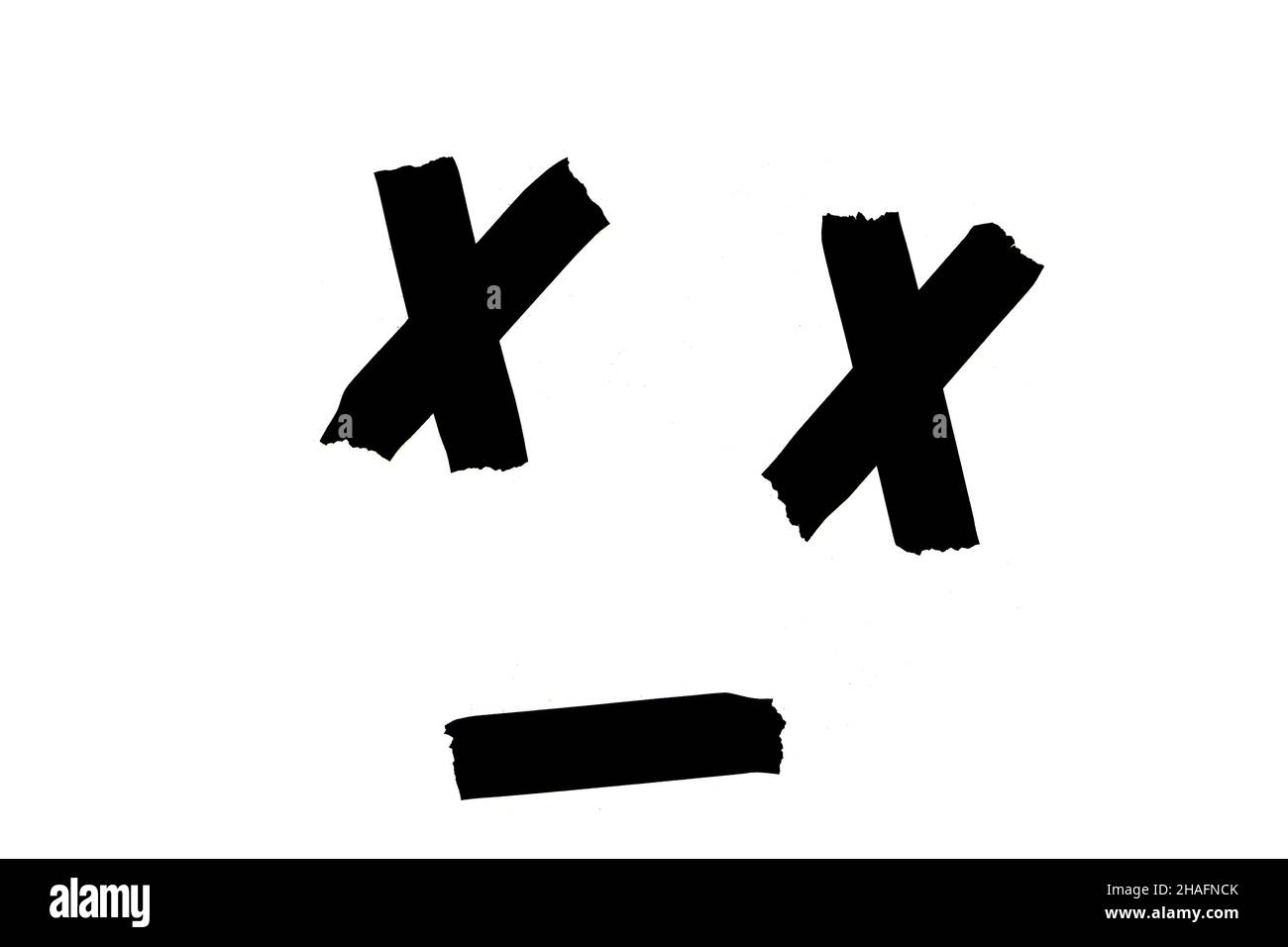 Augen und Mund sind mit schwarz lackiertem weißem Hintergrund, Gesichtsausdruck gemalt Stockfoto