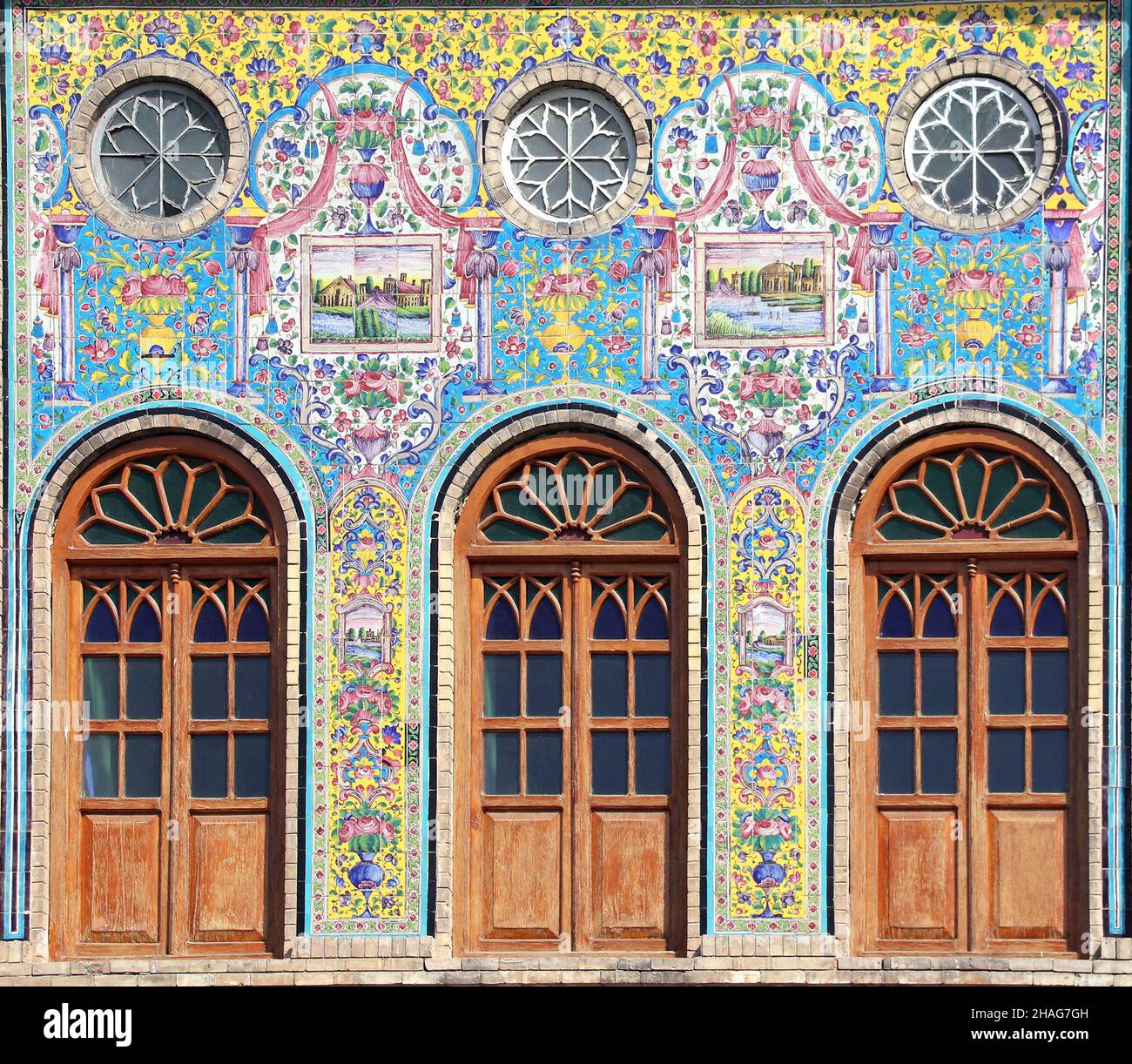 Fassade der Golestan Palast (Marble Palace, Palast der Rosen), royal Qajar komplexe inTehran, Iran. Weltkulturerbe der UNESCO Stockfoto