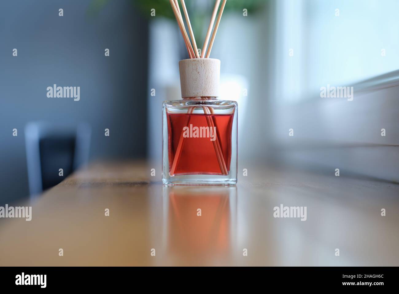 Bambusstäbchen Duft für den Raum, verschwommen Stockfoto