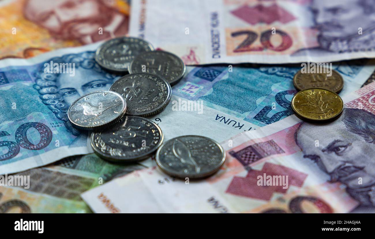 Kuna ist die kroatische Währung. Banknoten und Münzen. Nahaufnahme. Stockfoto