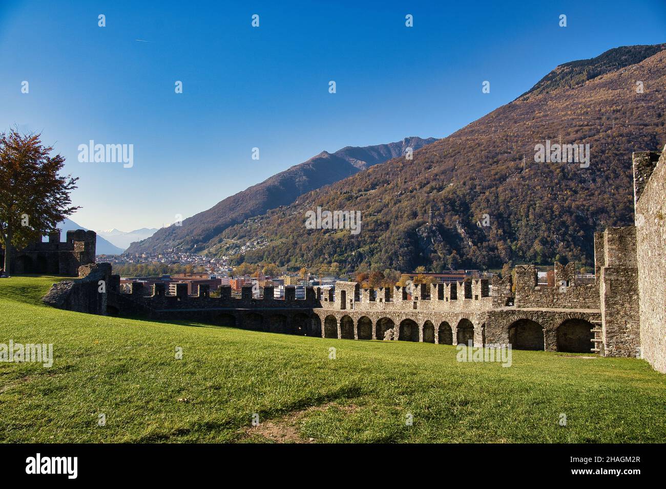 Langaufnahme des Castelgrande in Bellinzona, Schweiz Stockfoto