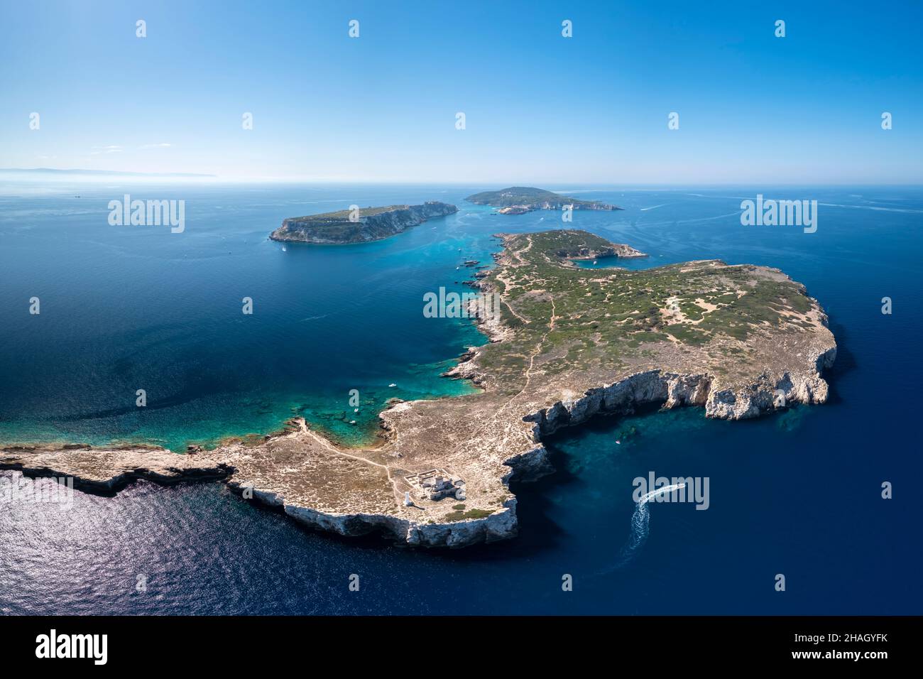 Blick auf die Inselgruppe Isola di Capraia, Isola san Nicola und Isola san Domino. Tremiti-Inseln, Bezirk Foggia, Apulien, Italien. Stockfoto