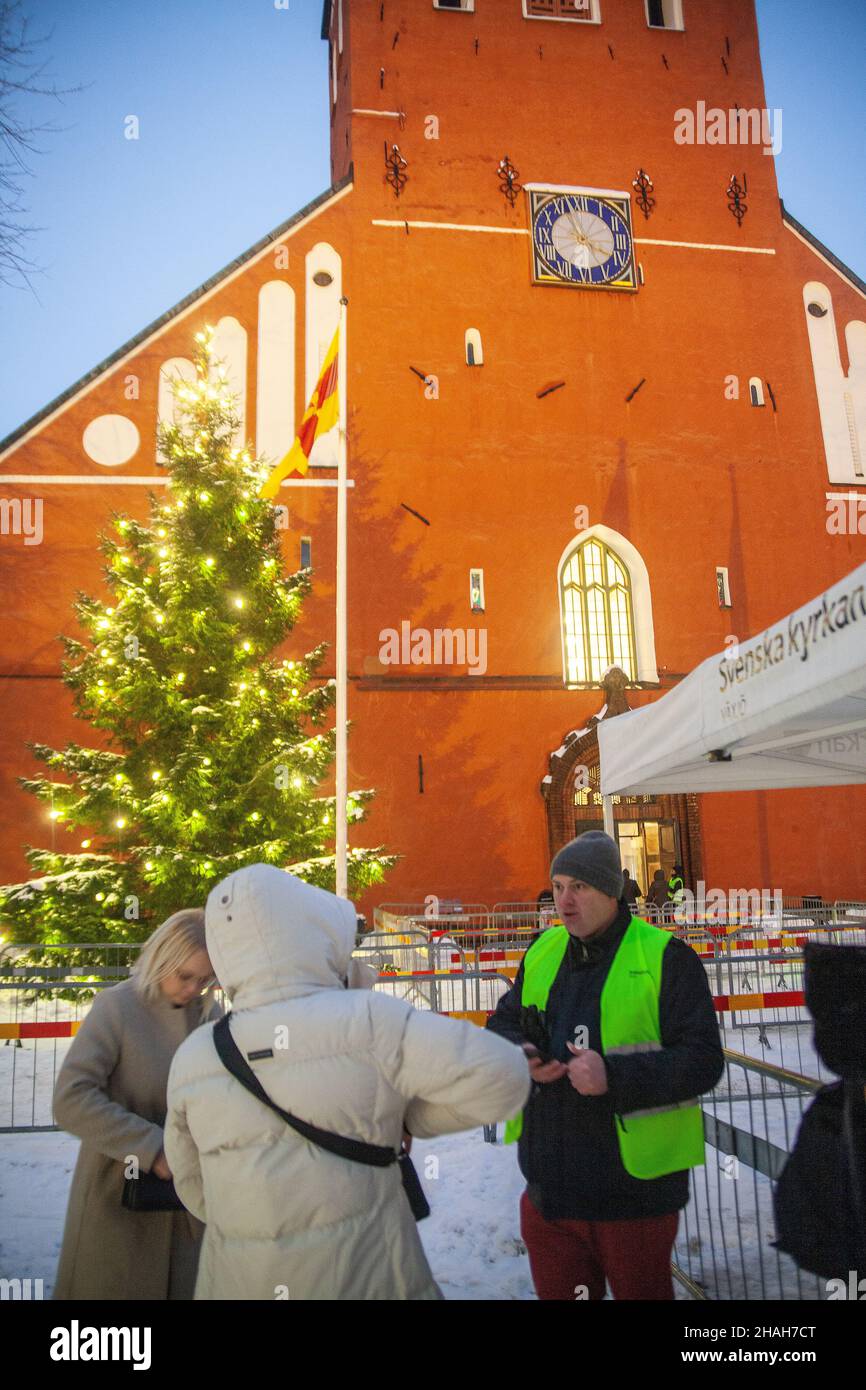 Covid Pass control to entry Church consert, vaxjo, sweden. 11. dezember 2021 Stockfoto