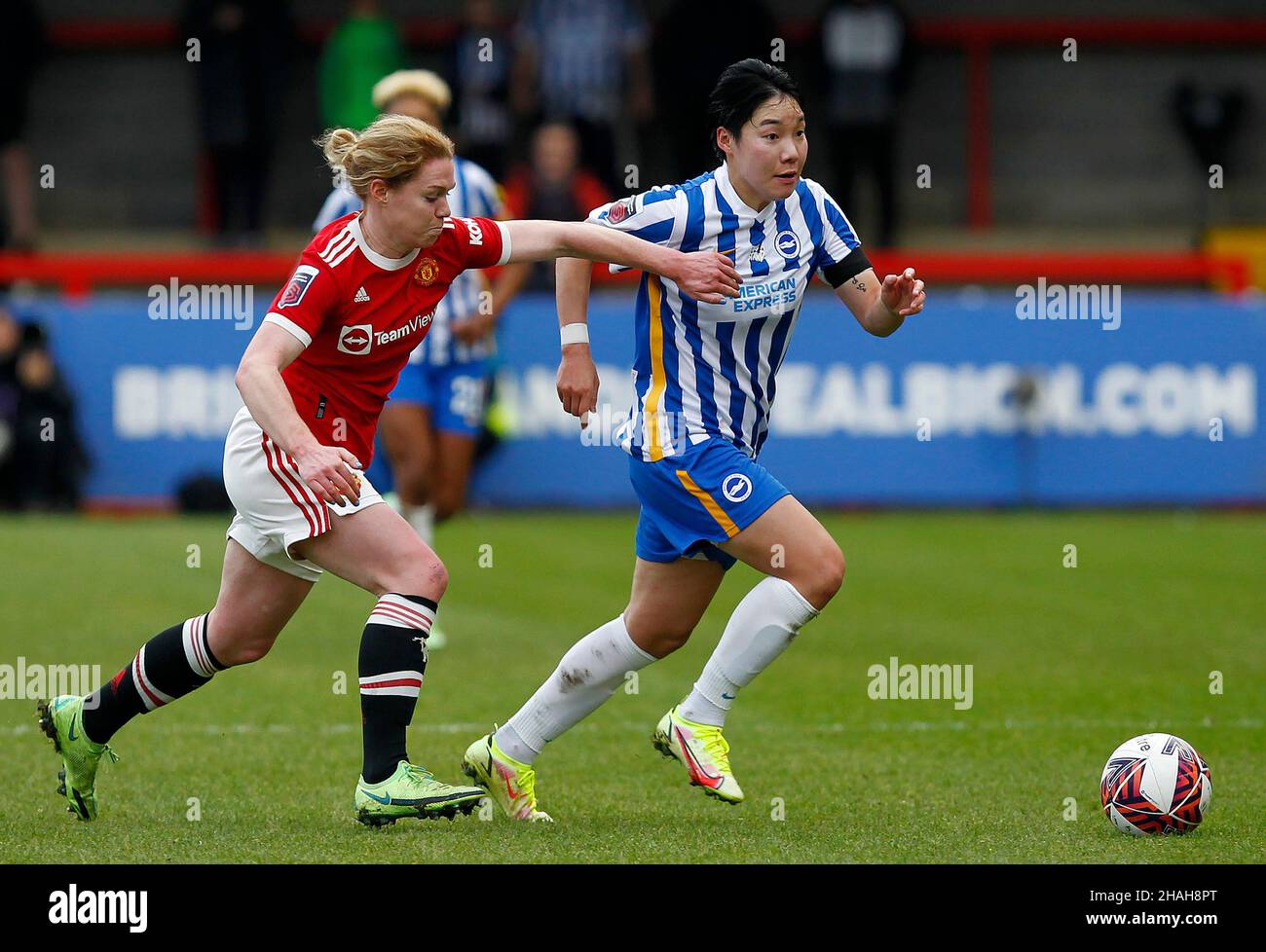 CRAWLEY, Großbritannien, DEZEMBER 12: Lee Geum-Min von Brighton & Hove Women in Aktion während der Barclays FA Woman Super League zwischen Brighton und Hove Stockfoto