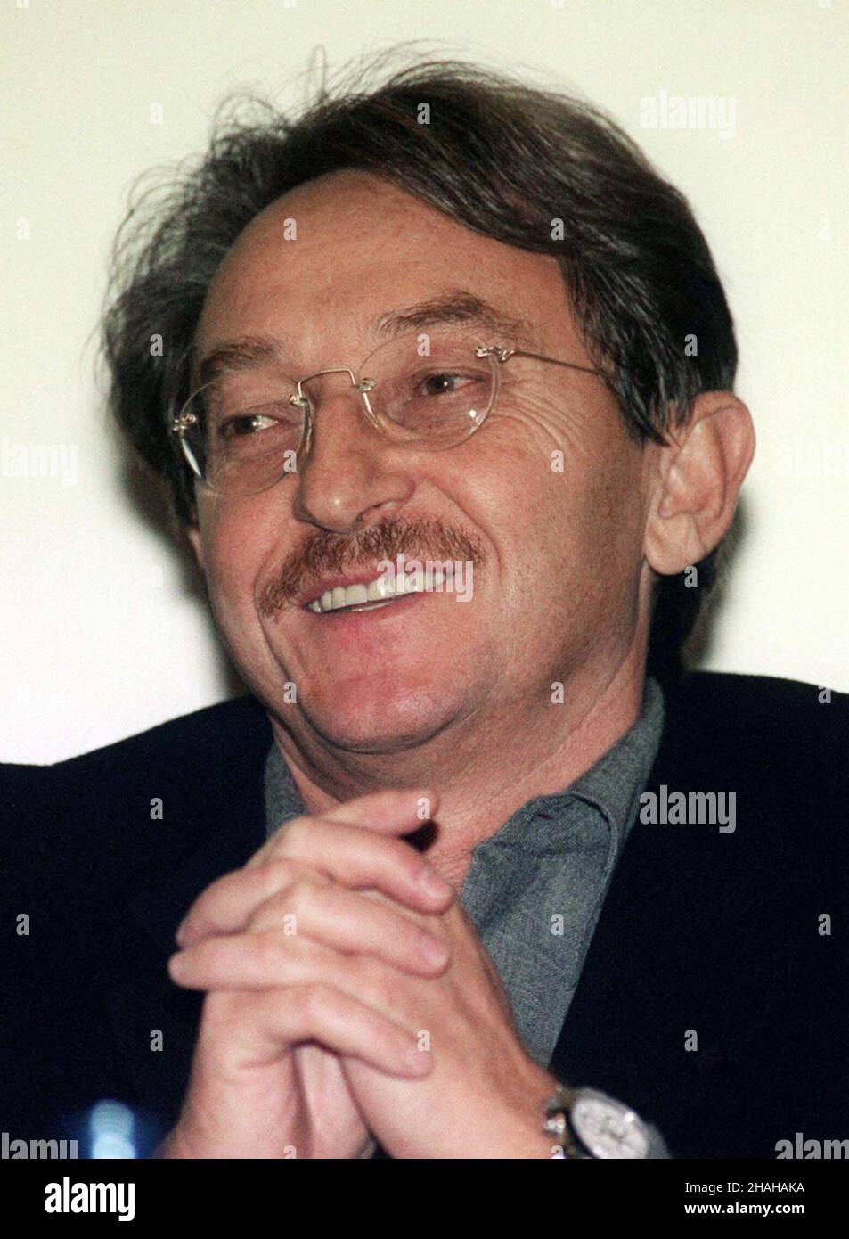 Warszawa, 06.01.2000. Allan Starski, Scenograf filmowy i teatralny, zdobywca Oscara. (herr) PAP/Radek Pietruszka Warschau, 06.01.2000. Oscar-Gewinner, polnischer Produktionsdesigner und Bühnenbildner Allan Starski. (herr) PAP/Radek Pietruszka Stockfoto