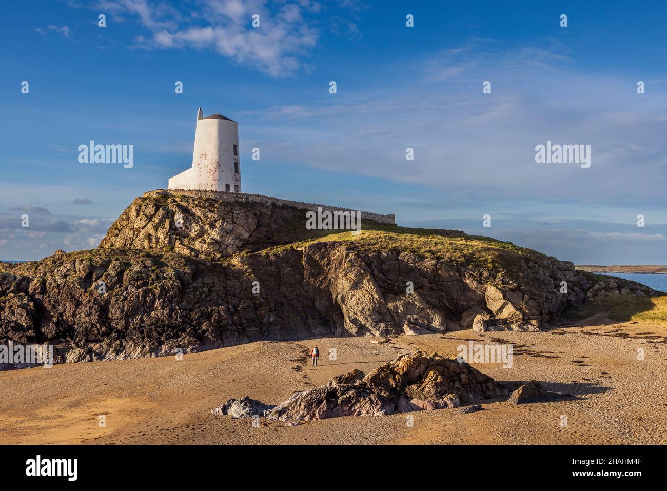 TWR Mawr Leuchtturm im Winter auf Llanddwyn Island auf der Isle of Anglesey, Nordwales Stockfoto