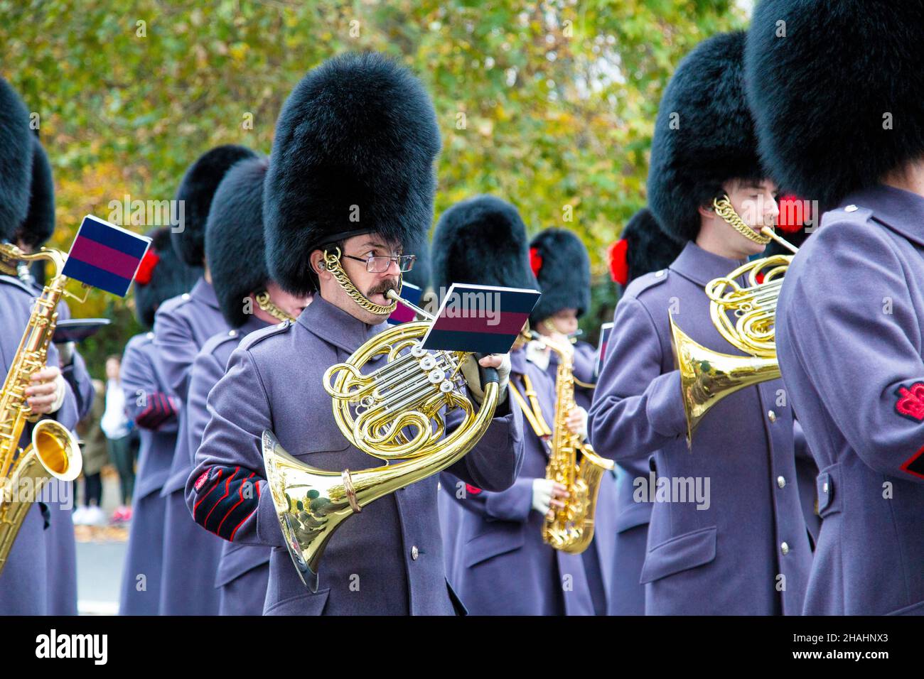 13. November 2021, London, Großbritannien - Lord Mayor's Show, Marschkapelle von irischen und walisischen Garden, die Instrumente spielen Stockfoto