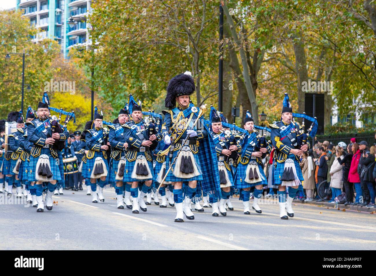13. November 2021, London, UK - Lord Mayor's Show, RAF Waddington Pipes & Drums in Kilts, Matching and Playing Pipes Stockfoto