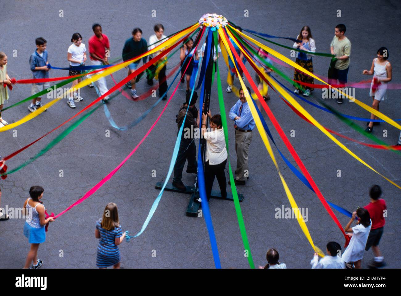 tanzen um den Maypole in Brooklyn Heights Brooklyn NYC Stockfoto