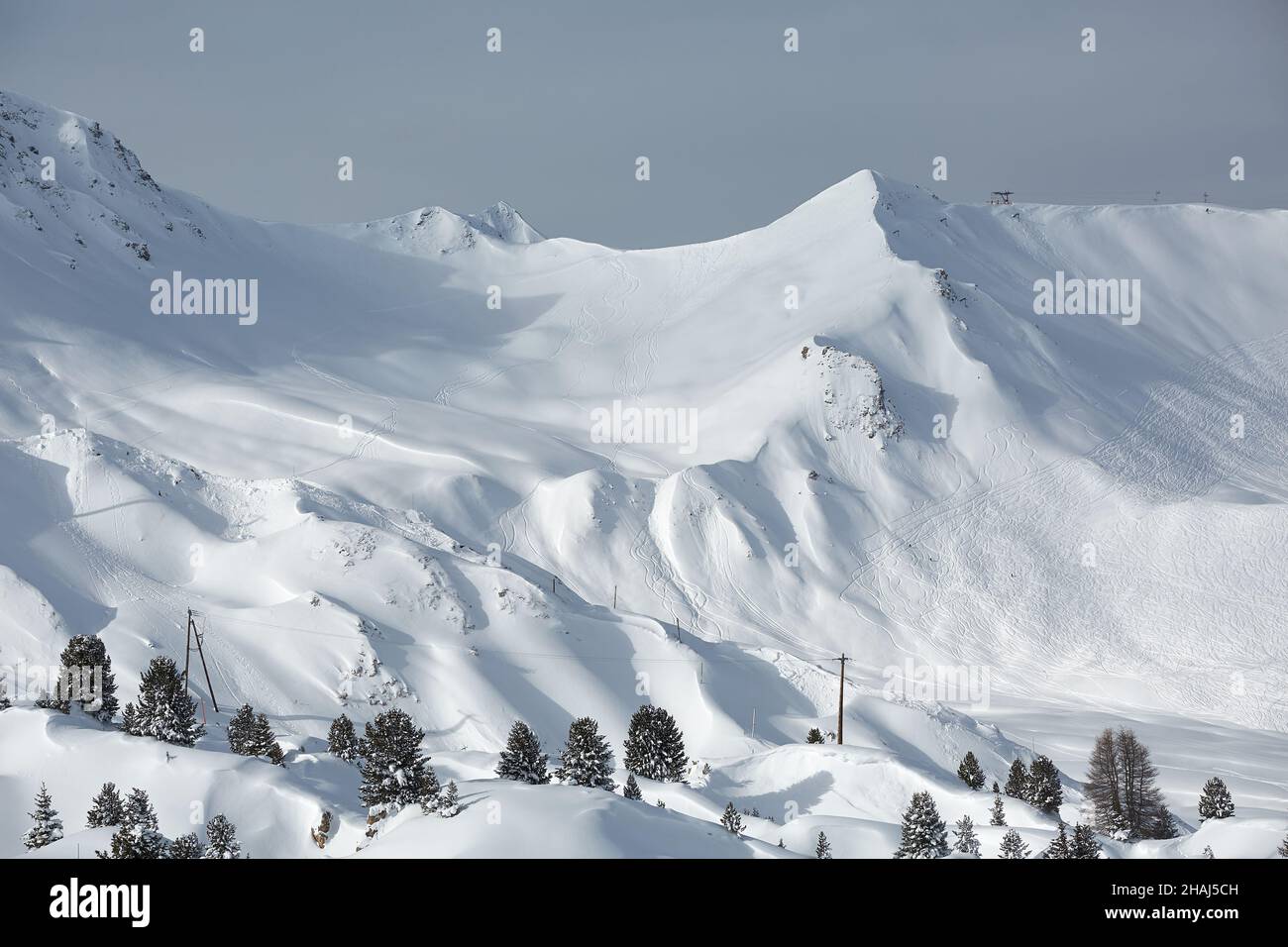 Berge mit Schnee bedeckt Stockfoto