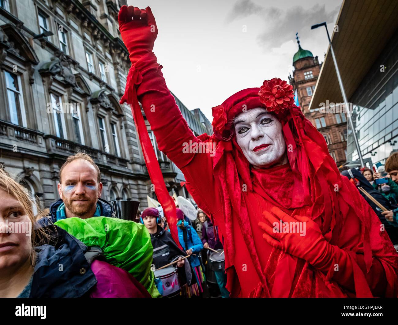 Rote Rebellenbrigade. Global Day of Action for Climate Justice COP26 Glasgow, Schottland, Großbritannien. 100.000 Menschen demonstrierten am 6th. November 2021 im Rahmen der Klimagespräche. Stockfoto
