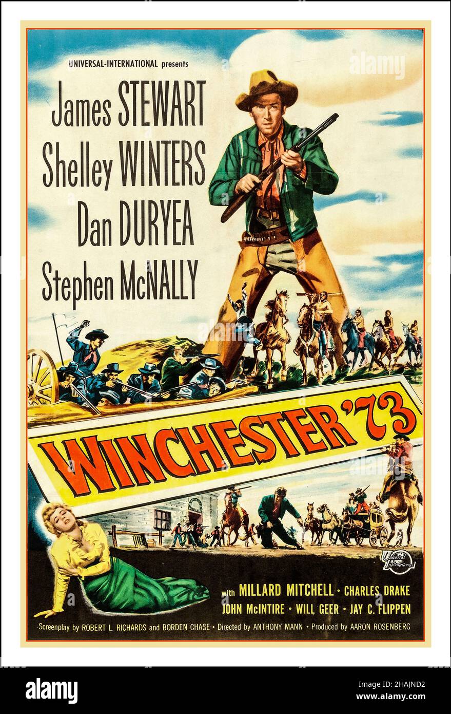 WINCHESTER 73 Vintage Movie Film Poster 'Winchester '73' ist ein Film aus dem Jahr 1950, der von Anthony Mann in den Hauptrollen James Stewart, Shelley Winters, Dan Duryea und Stephen McNally gedreht wurde. Der von Borden Chase und Robert L. Richards verfasste Film handelt von der Reise eines wertvollen Gewehr von einem unglücklichen Besitzer zum anderen und von der Suche eines Cowboys nach einem mörderischen Flüchtling, der in Schwarz-Weiß gedreht wurde. Unter den Nebendarstellern des Films porträtiert Rock Hudson einen amerikanischen Indianer und Tony Curtis spielt einen belagerten Kavalleriesoldaten. Stockfoto
