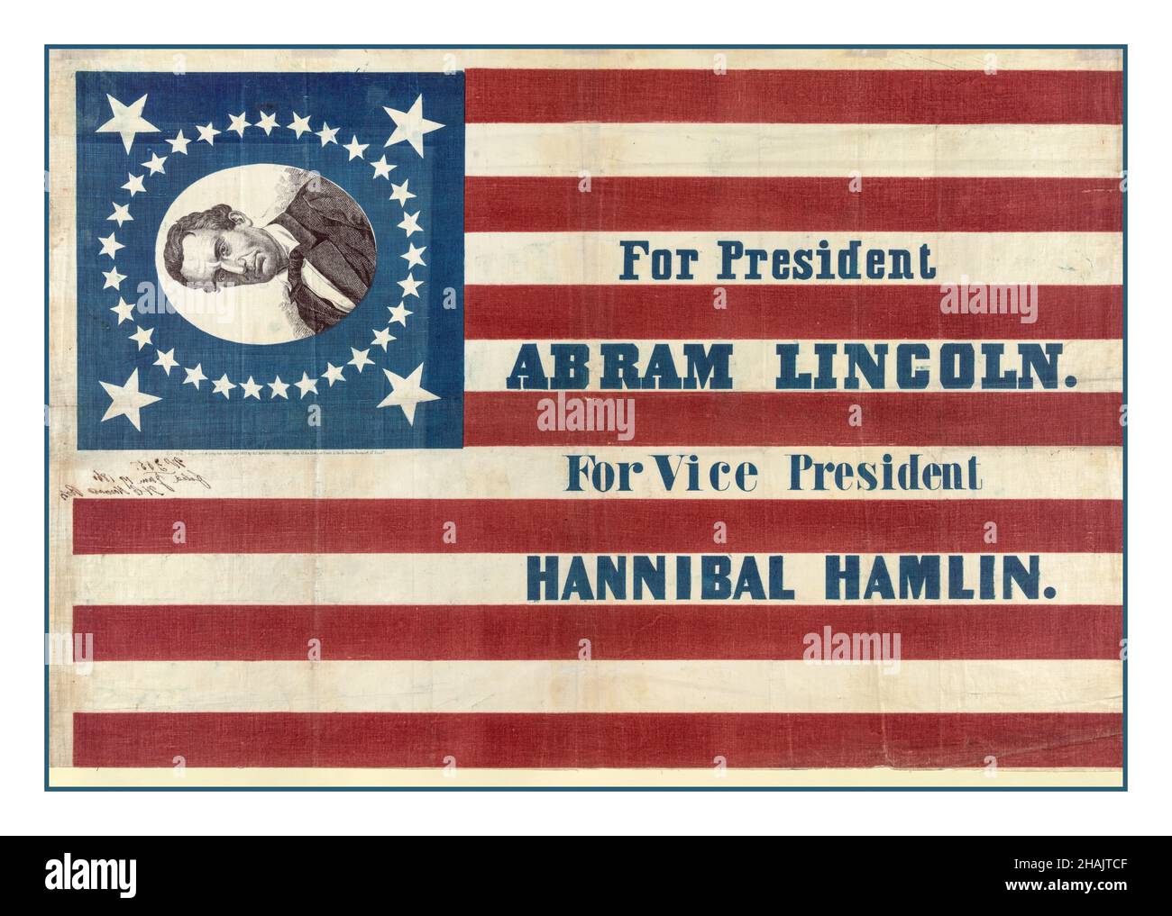 ABRAHAM LINCOLN 1860 USA Wahlplakat Flyer stimmt für Präsident (Abram) AB ABRAHAM Lincoln. Für Vizepräsident, Hannibal Hamlin für Präsident, Abra[ha]m Lincoln. Für Vizepräsident Hannibal Hamlin. Illustration großes Wahlkampfbanner für den republikanischen Präsidentschaftskandidaten Abraham Lincoln und den Laufkollegen Hannibal Hamlin. Lincolns Vorname heißt hier „Abram“. Das Banner besteht aus einem dreiunddreißig-Sterne-amerikanischen Flaggen-Muster, das auf Stoff gedruckt ist. In einer Ecke erscheint auf einem blauen Feld ein Büstchenporträt von Lincoln, ohne Bart, umgeben von Sternen. Howard, H. C. Künstler Stockfoto