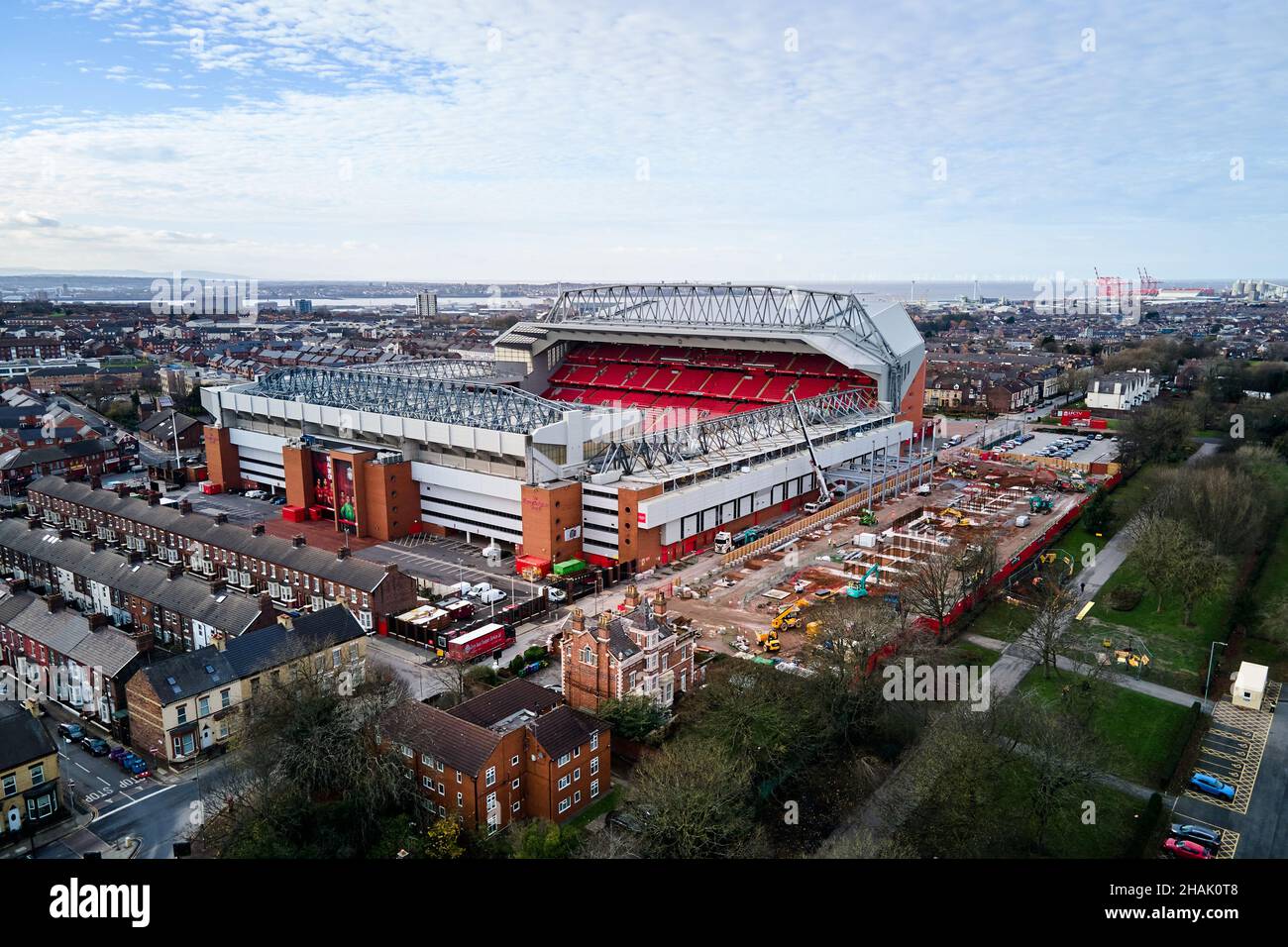 Liverpool, Merseyside, Großbritannien - Dez, 02 2021. Eine allgemeine Luftaufnahme der Baustelle der Anfield Road im Anfield Stadium des Liverpool Football Club als Nachteile Stockfoto