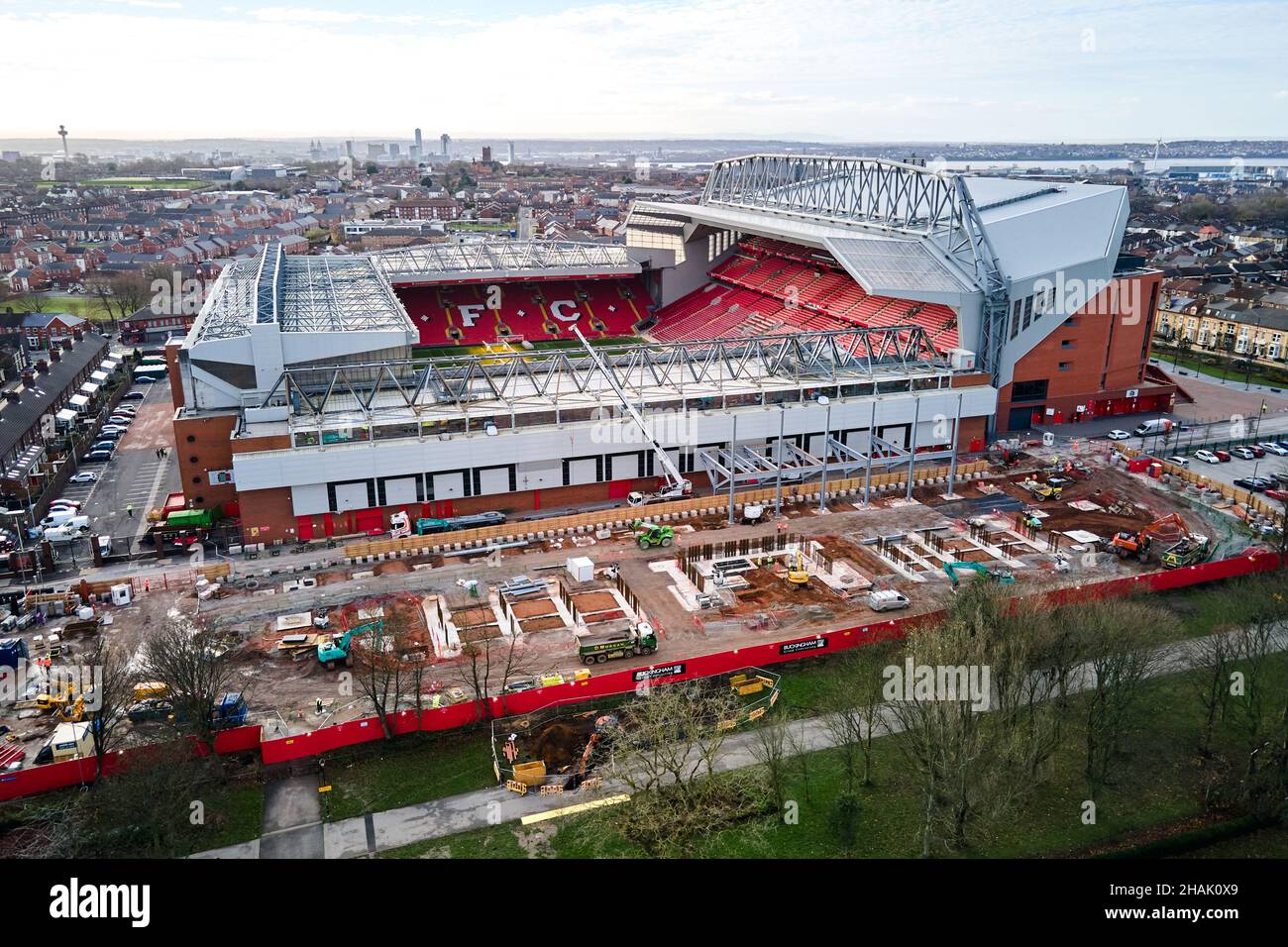 Liverpool, Merseyside, Großbritannien - Dez, 02 2021. Eine allgemeine Luftaufnahme der Baustelle der Anfield Road im Anfield Stadium des Liverpool Football Club als Nachteile Stockfoto