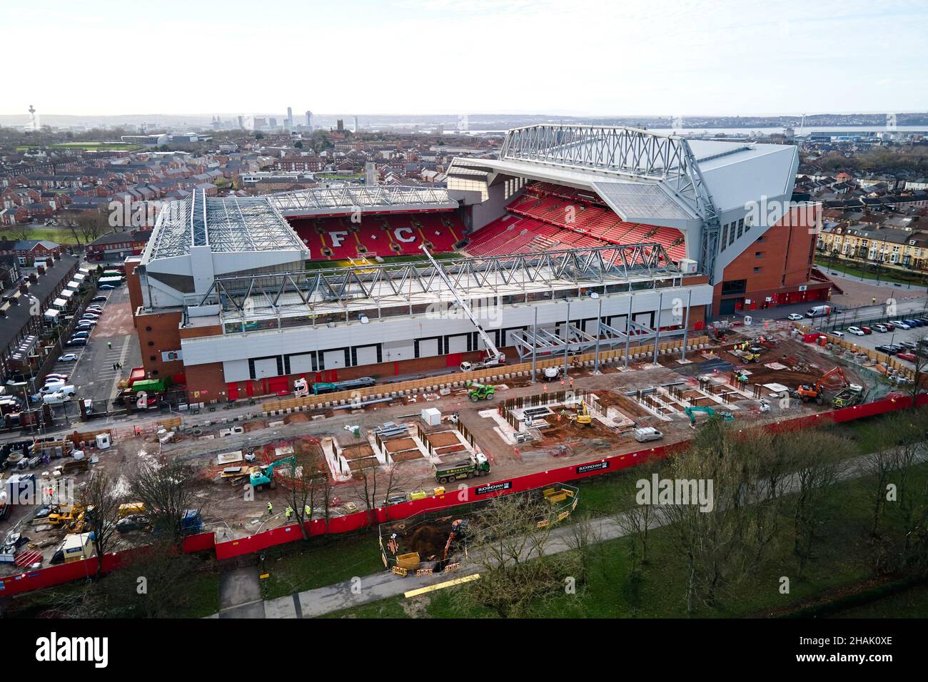 Liverpool, Merseyside, Großbritannien - Dez, 02 2021. Eine allgemeine Luftaufnahme der Baustelle der Anfield Road im Anfield Stadium des Liverpool Football Club als Nachteile Stockfoto